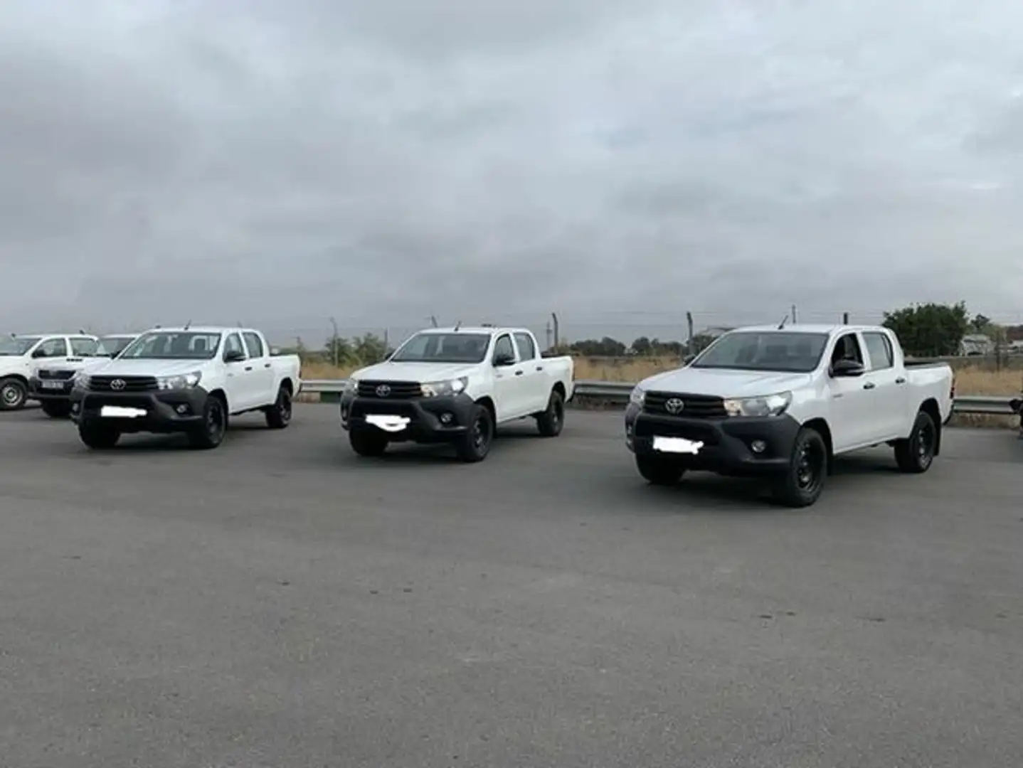 Toyota Hilux Cabina Doble GX Blanco - 1