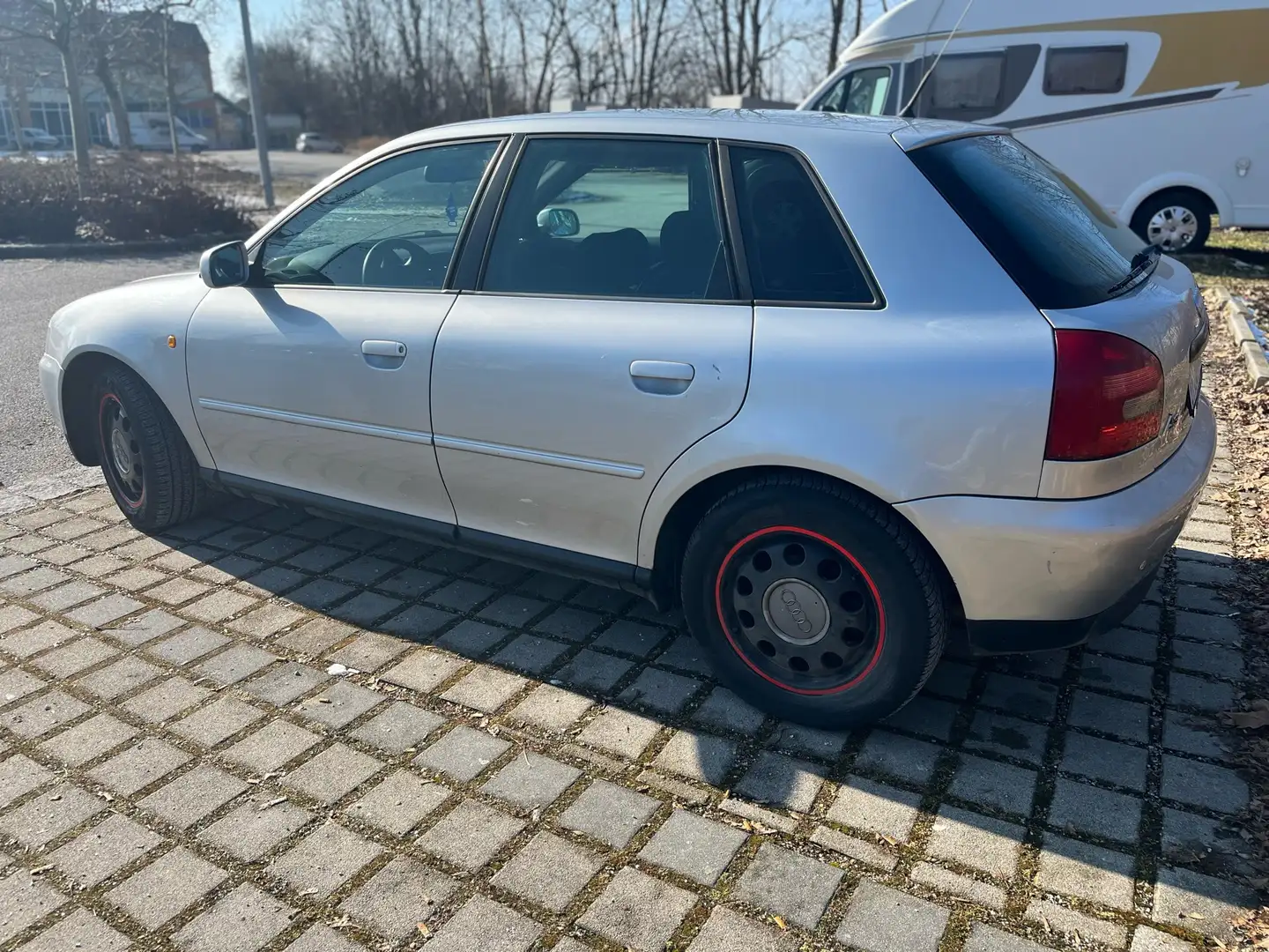 Audi A3 1.6 Ambiente - 1