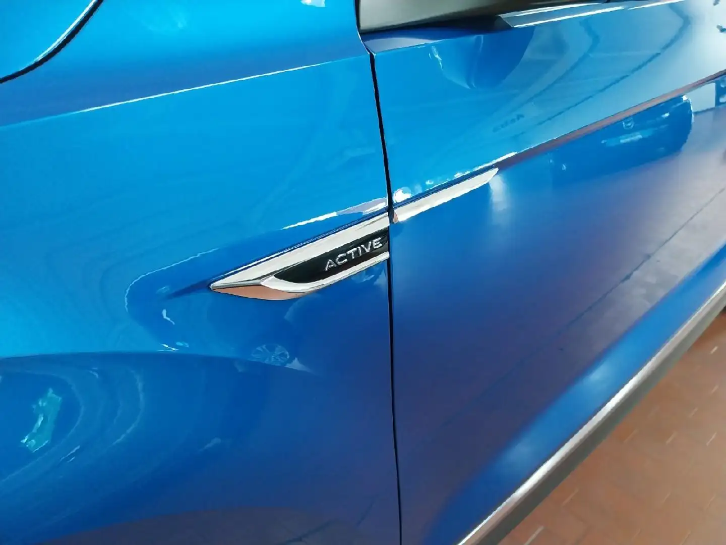 Volkswagen T-Roc Active 1.5 TSI ACC Navi PDC SHZ Blauw - 2