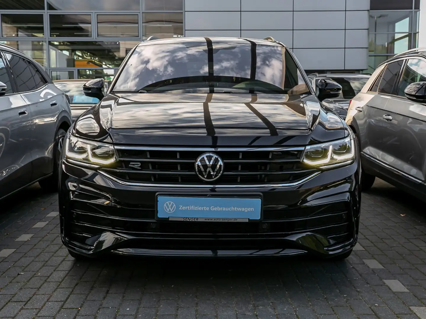 Volkswagen Tiguan 2.0 TDI R-Line 4MO DSG Pano AHK DCC Nero - 2
