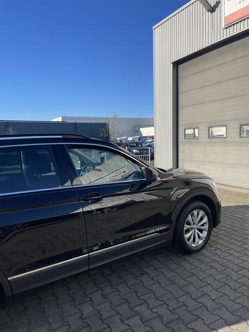 Volkswagen Tiguan 1.4 TSI Comfortline Zwart - 1
