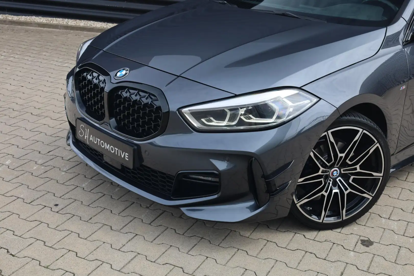 BMW 118 1-serie 118i High Executive M Sport / Carplay / HU Grau - 2