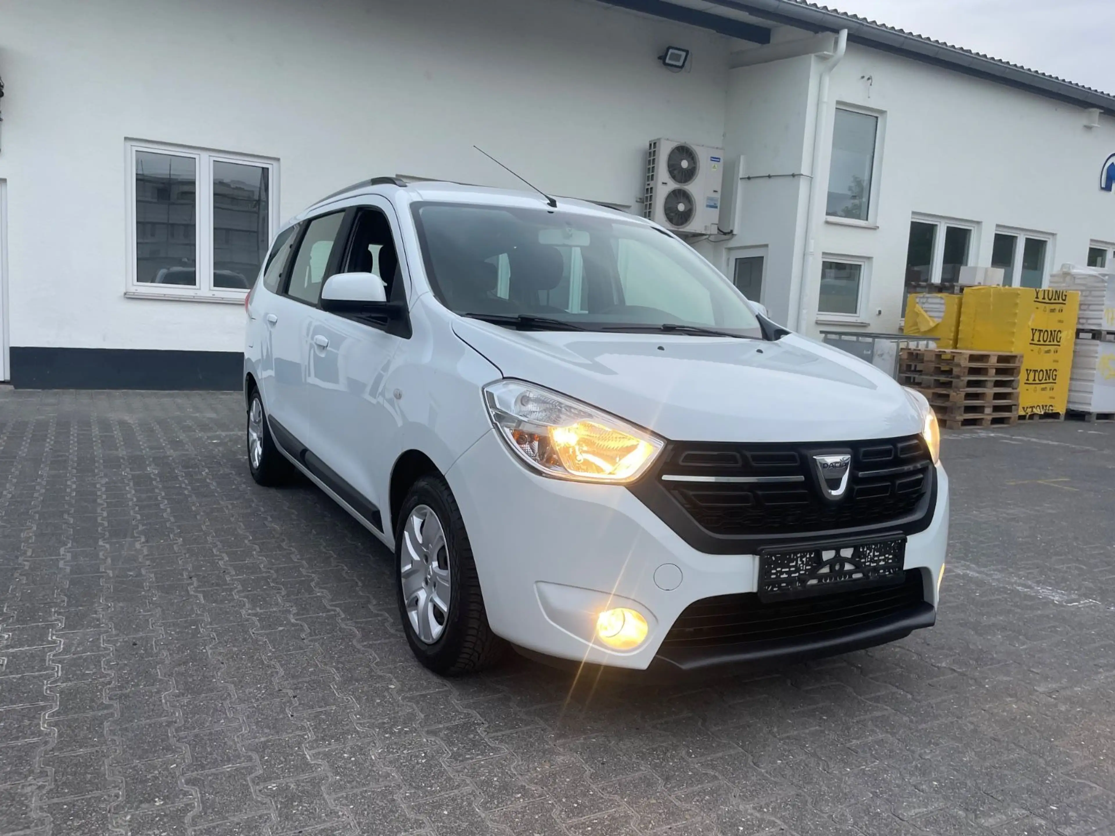 Dacia Lodgy Laureate — photo 3
