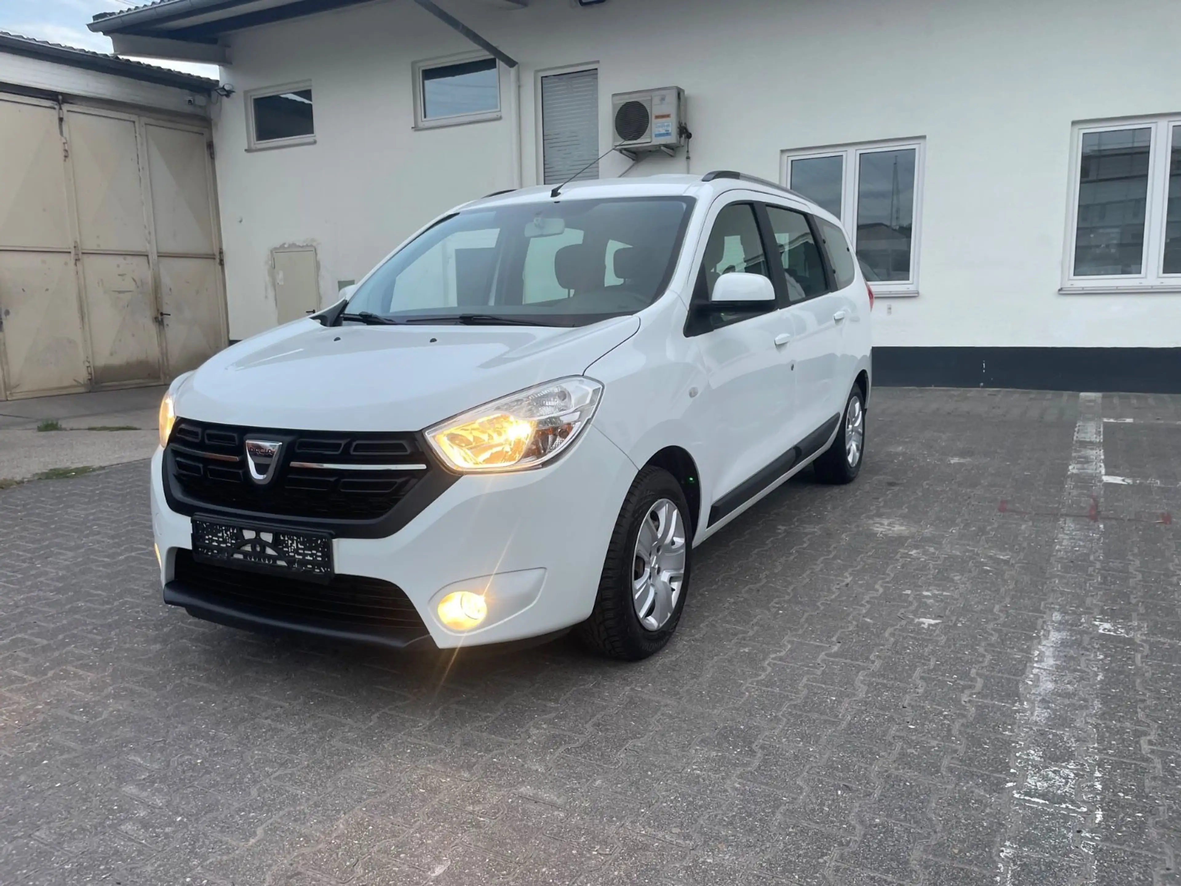 Dacia Lodgy Laureate