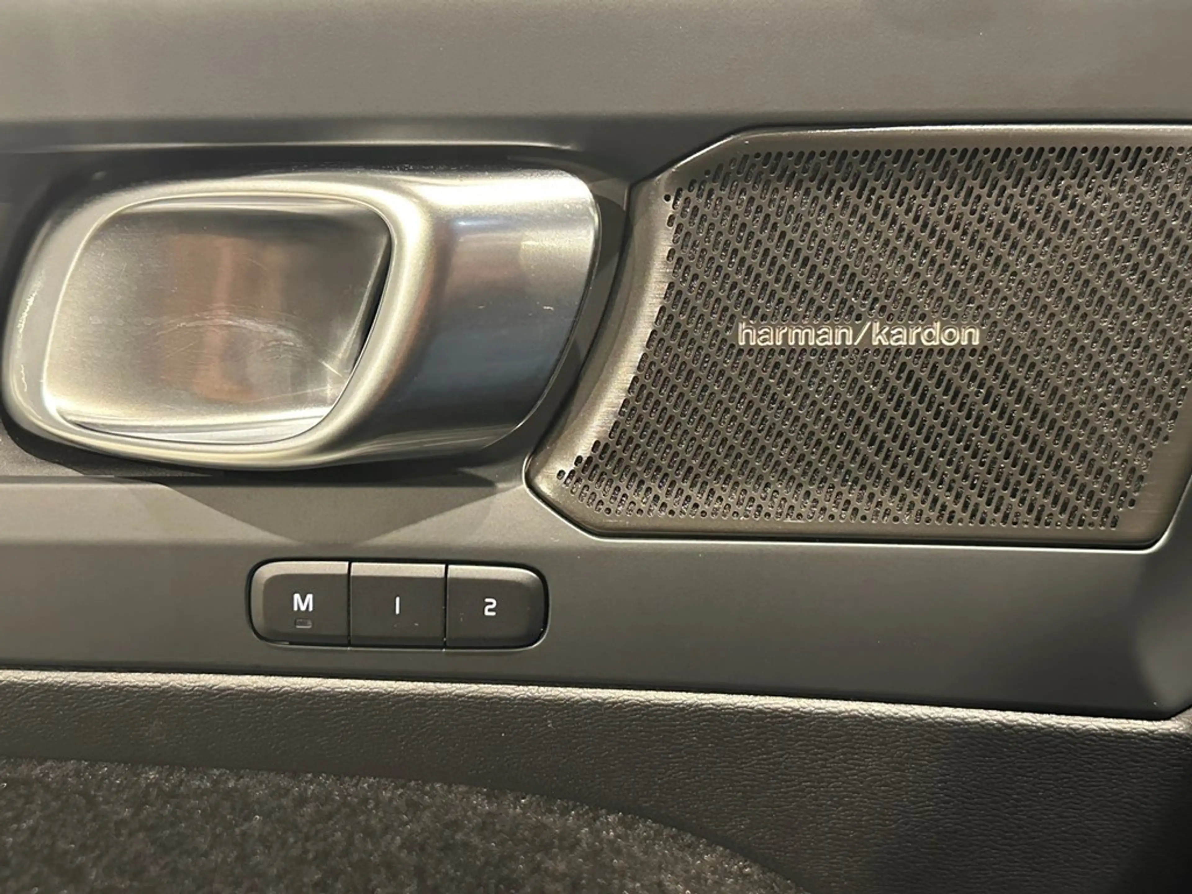 Volvo EC40 Recharge Black Ed. Ultra Extended Range — photo 7