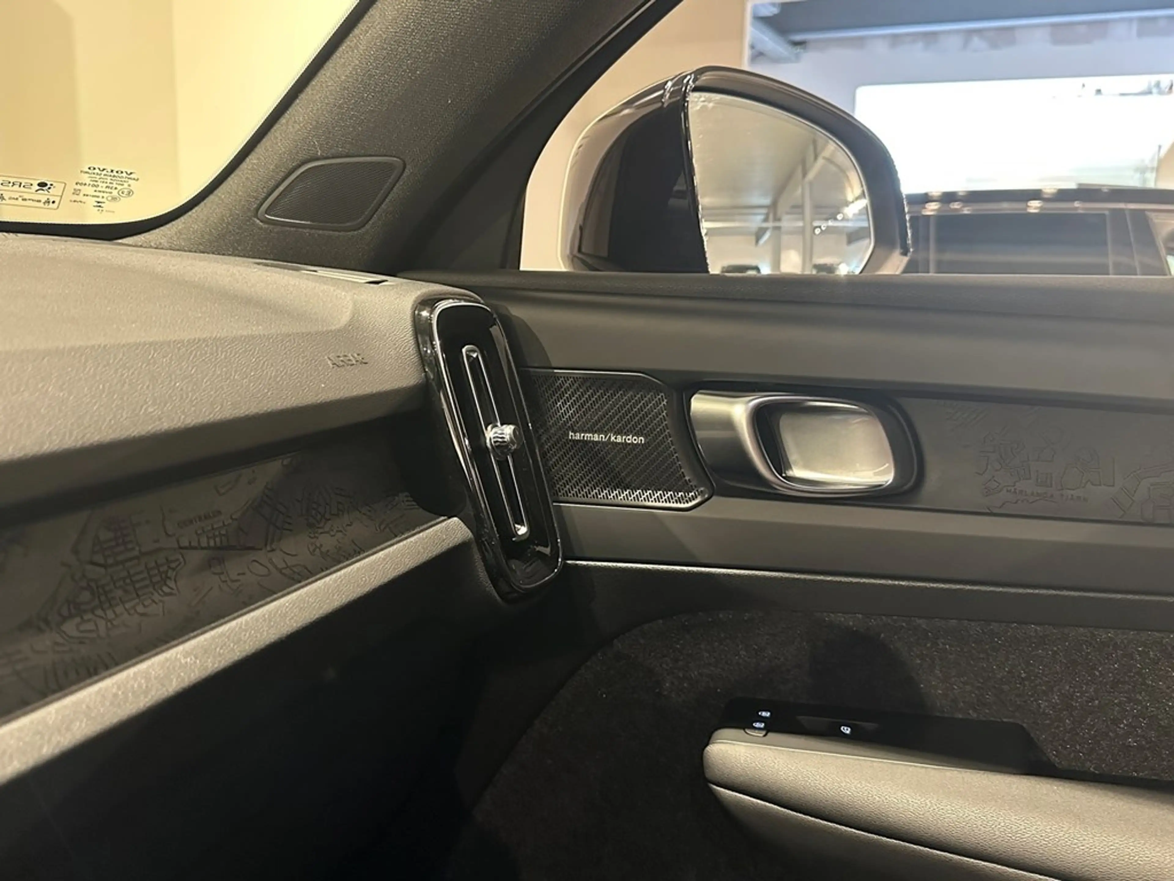 Volvo EC40 Recharge Black Ed. Ultra Extended Range — photo 8
