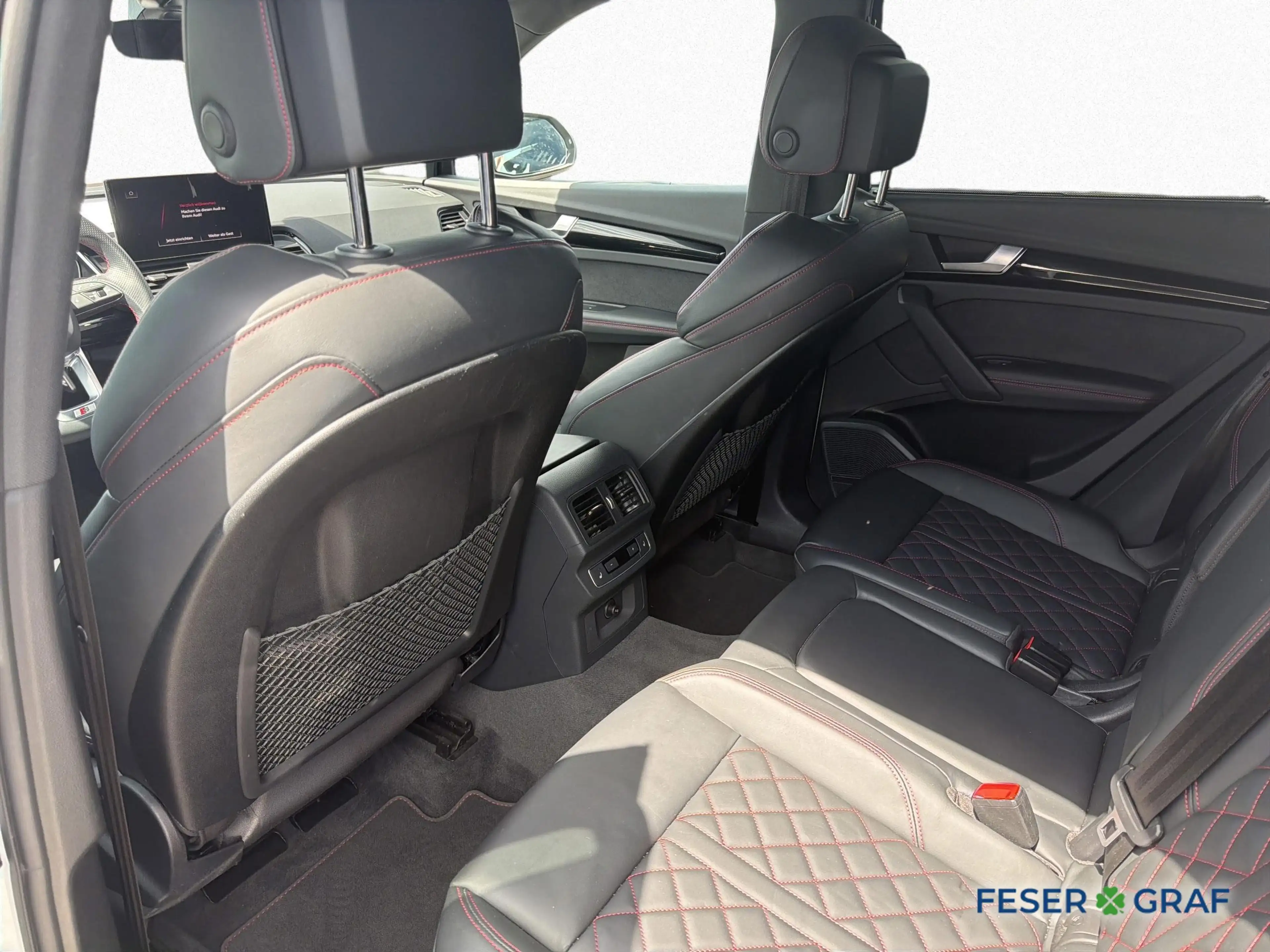 Audi SQ5 SUV — photo 12