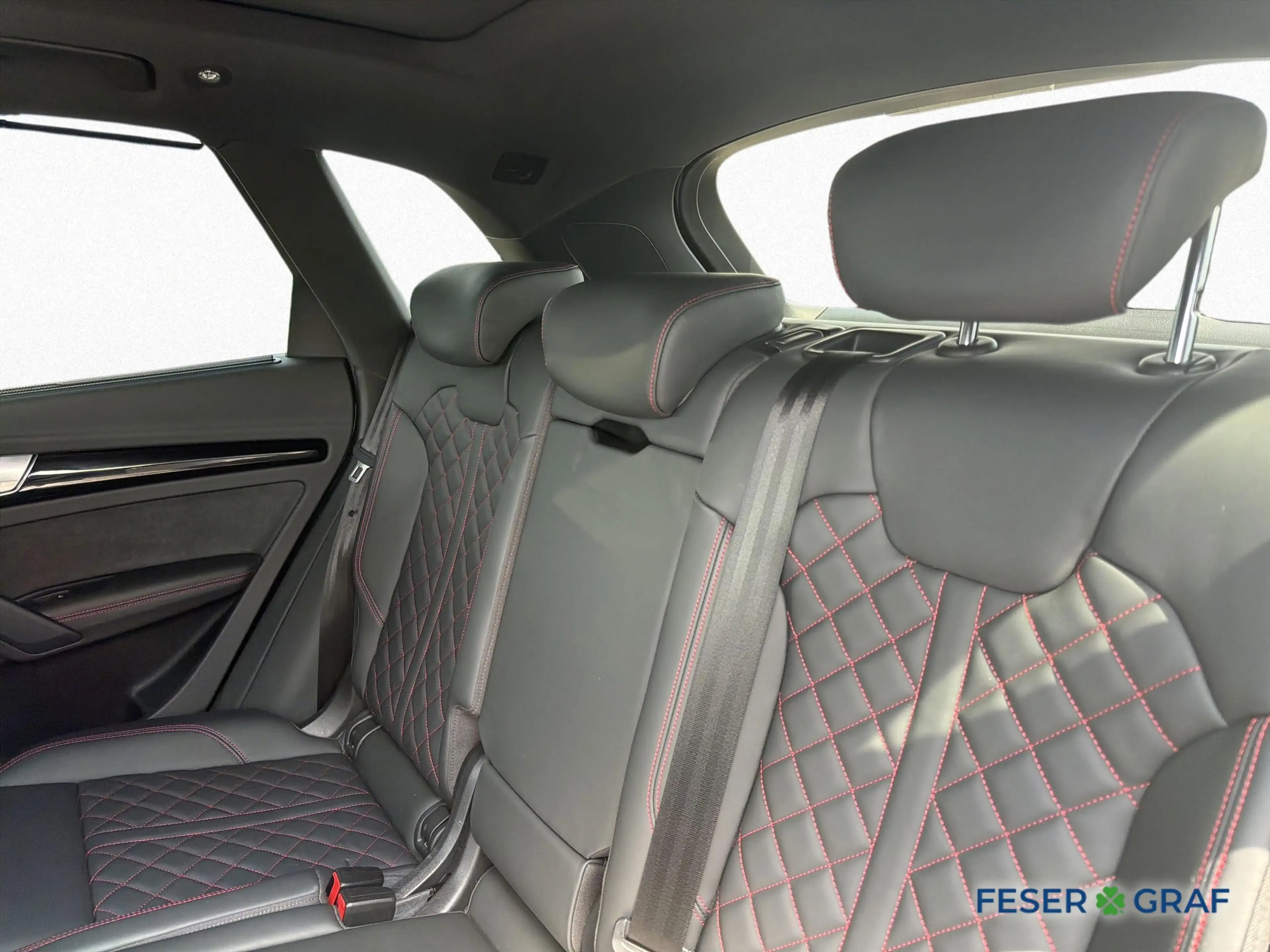 Audi SQ5 SUV — photo 14