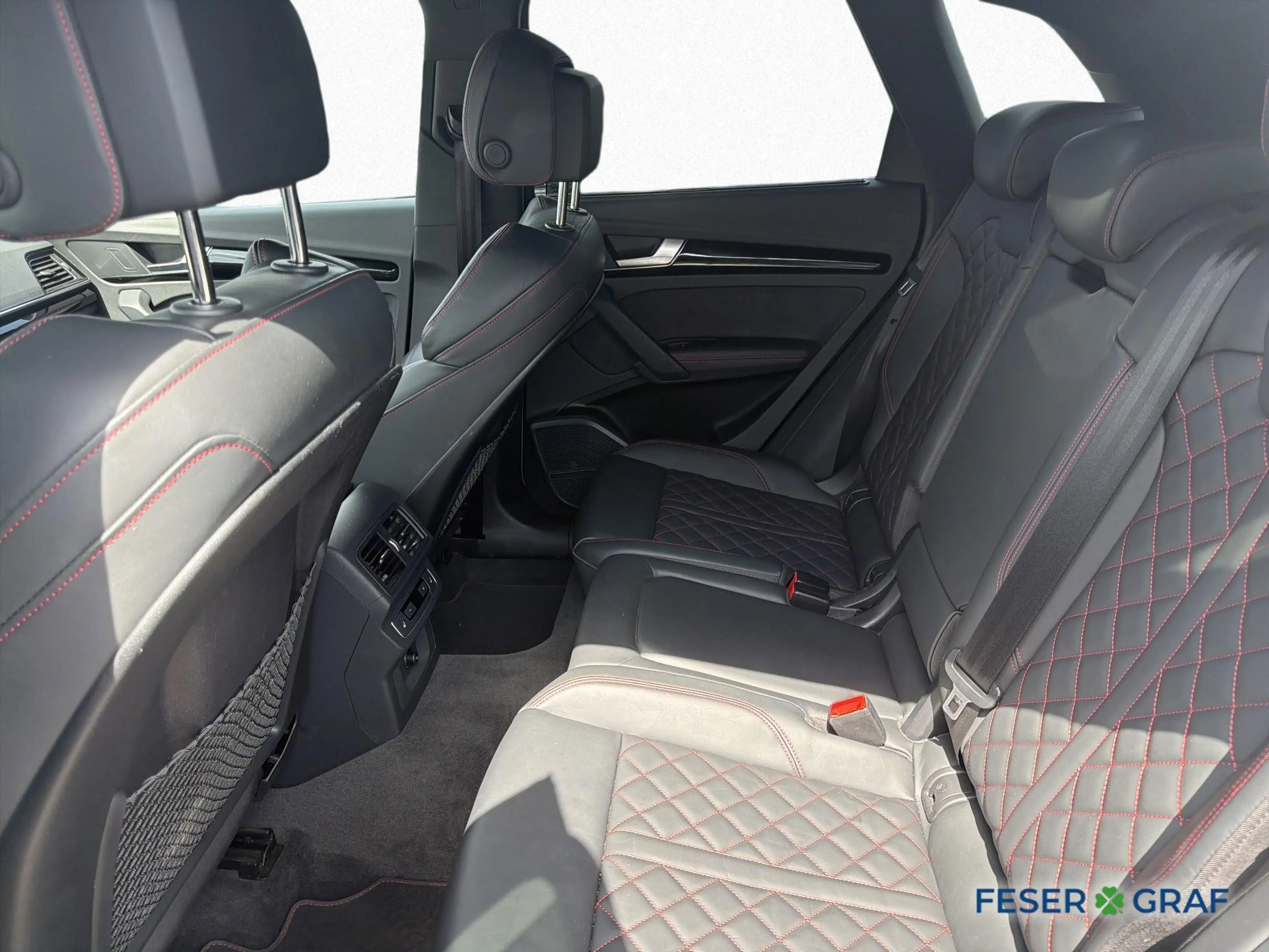 Audi SQ5 SUV — photo 13