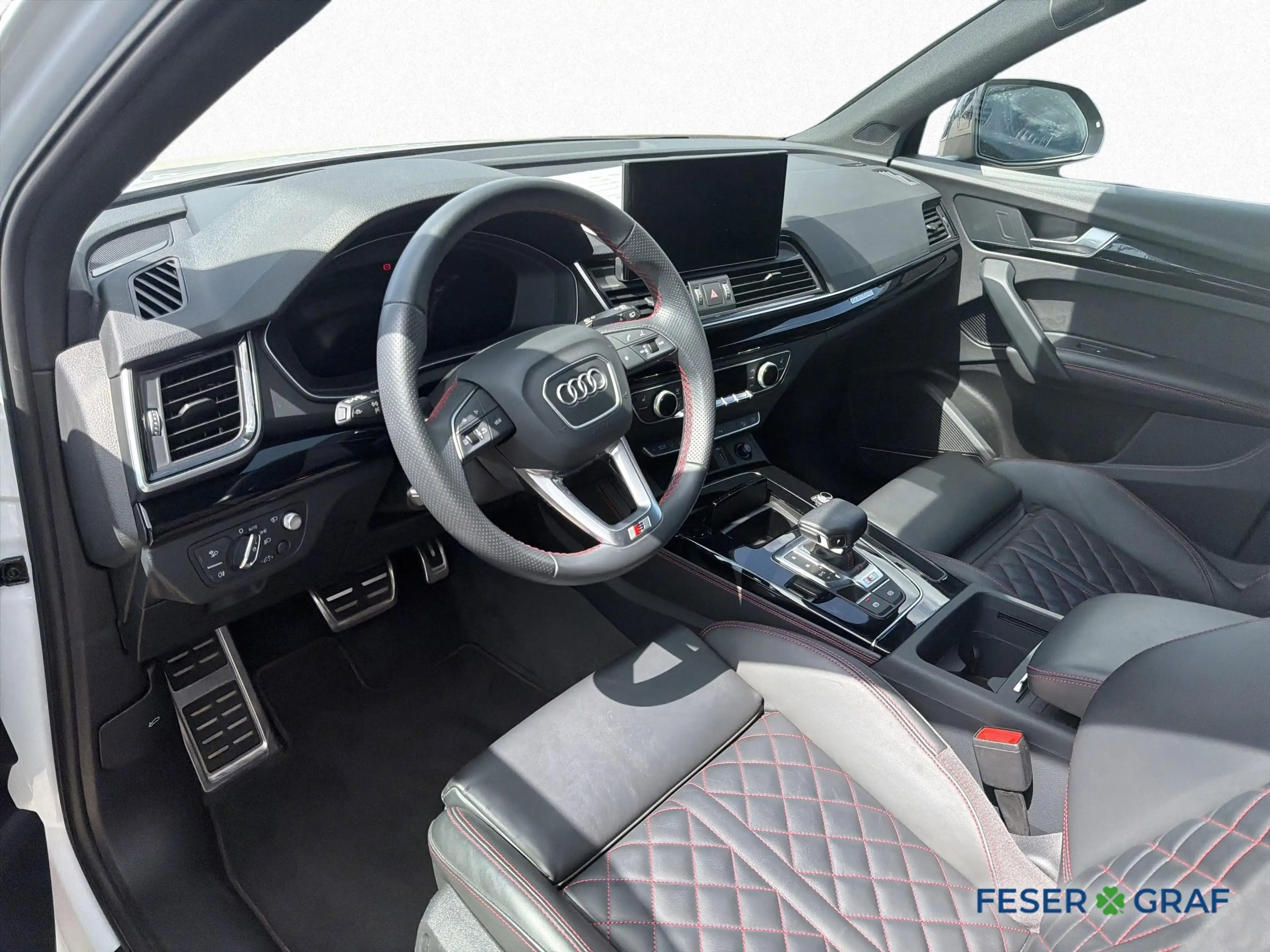 Audi SQ5 SUV — photo 9