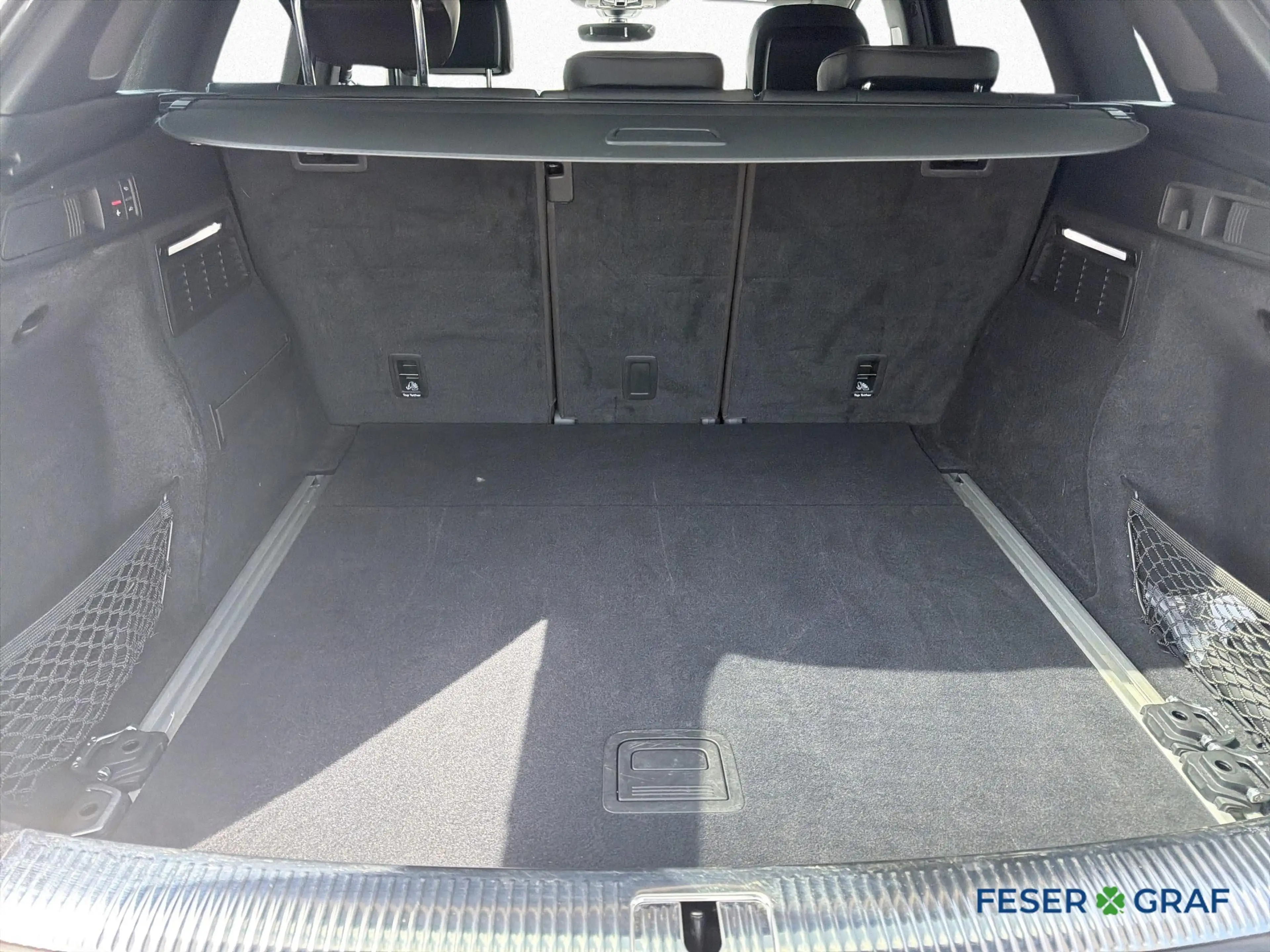 Audi SQ5 SUV — photo 8
