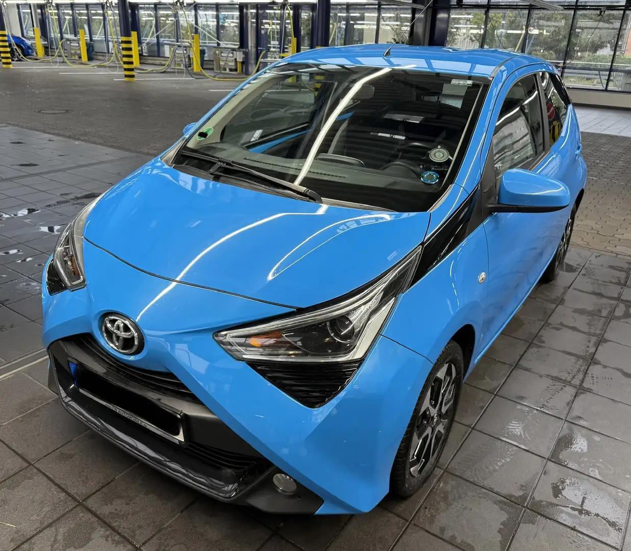 Toyota Aygo x-play connect Blau - 1