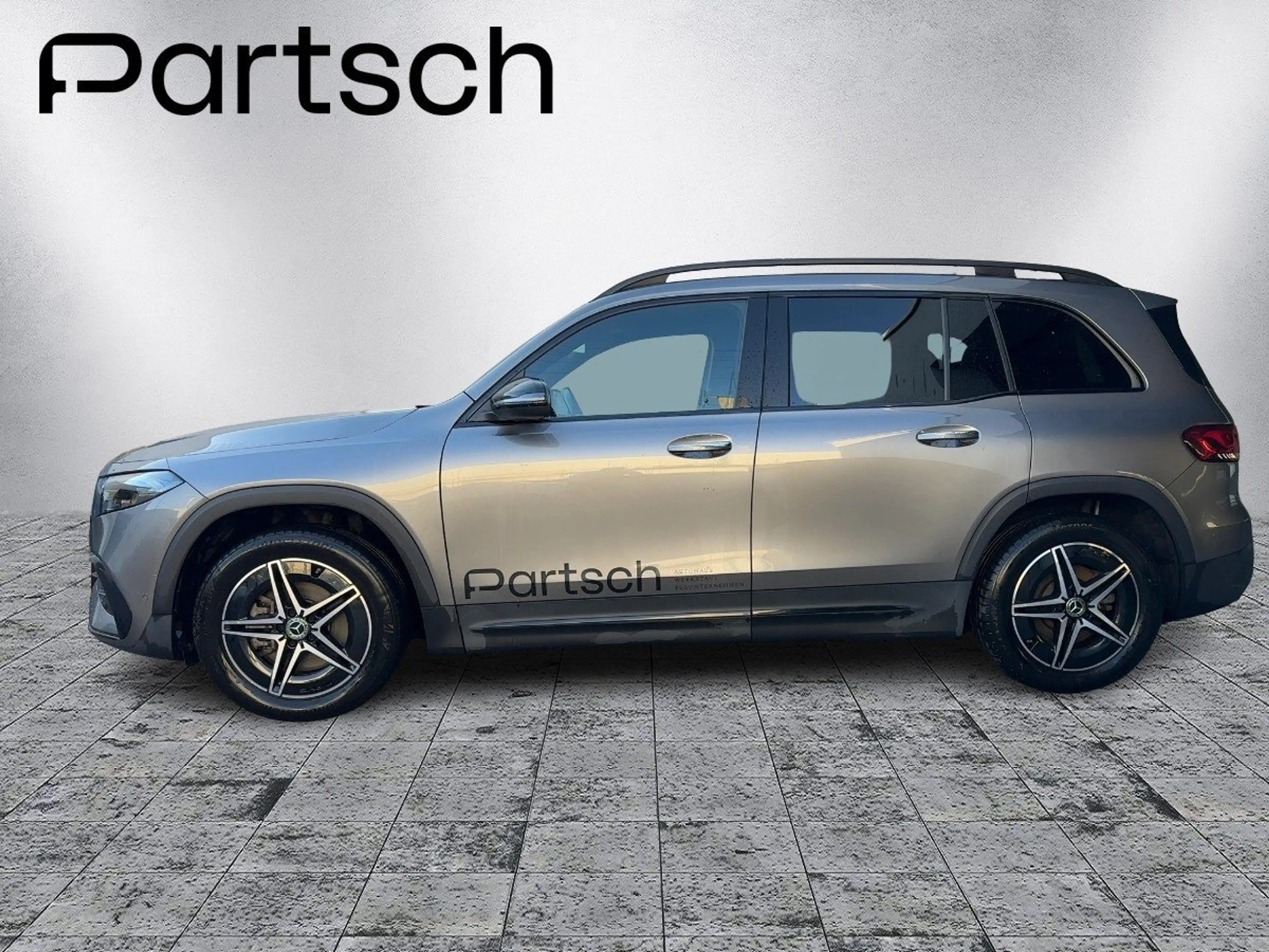 Mercedes-Benz EQB 300 4MATIC AMG-Line Night-P. Distronic — photo 4