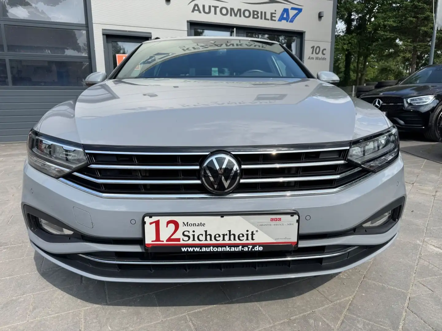 Volkswagen Passat Variant Business *MASSAGE/PANO/AHK* Grau - 2