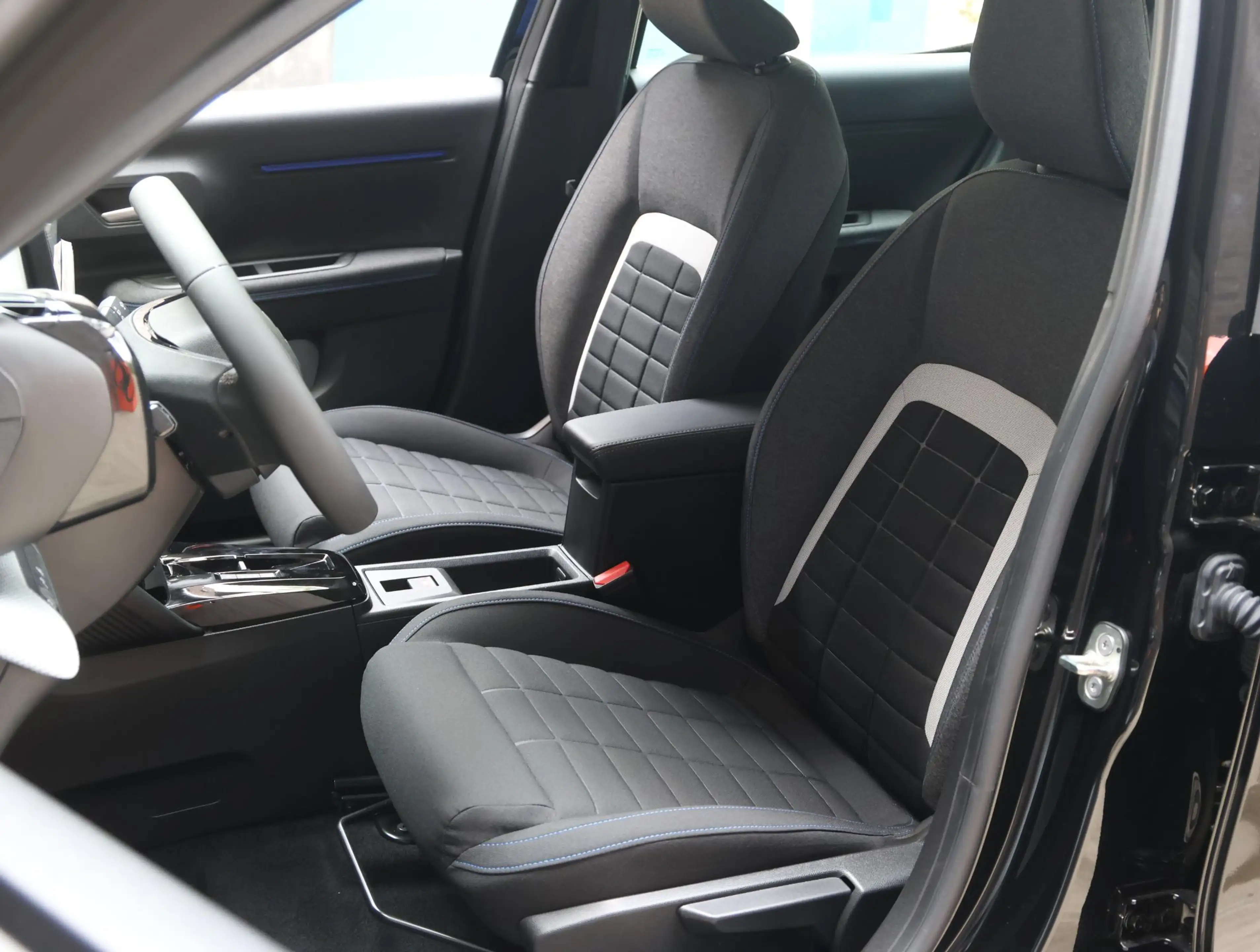 Citroen E-C3 Plus 113pk 44kWh | Draadloze Telefoonlader | Navig — photo 13