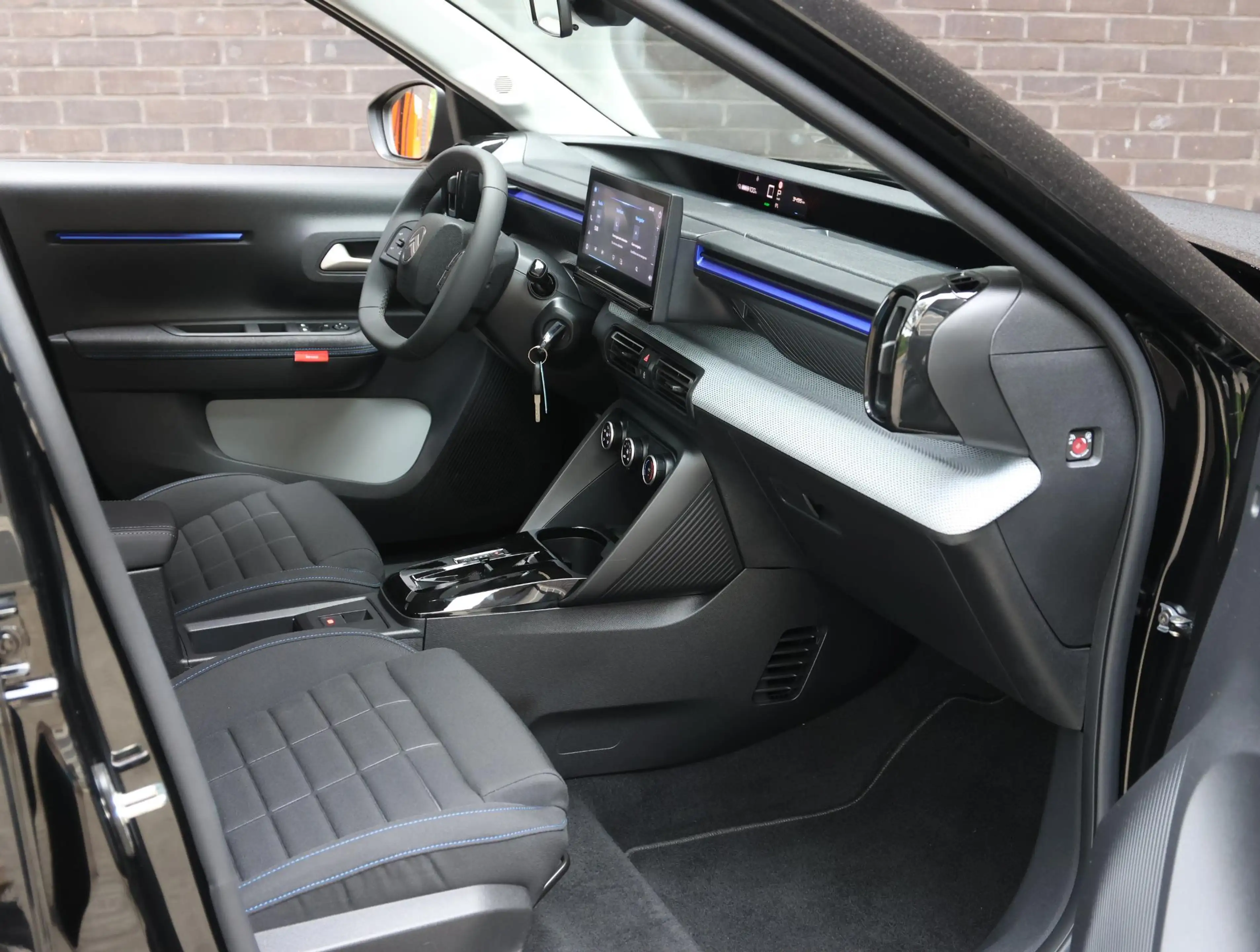 Citroen E-C3 Plus 113pk 44kWh | Draadloze Telefoonlader | Navig — photo 10