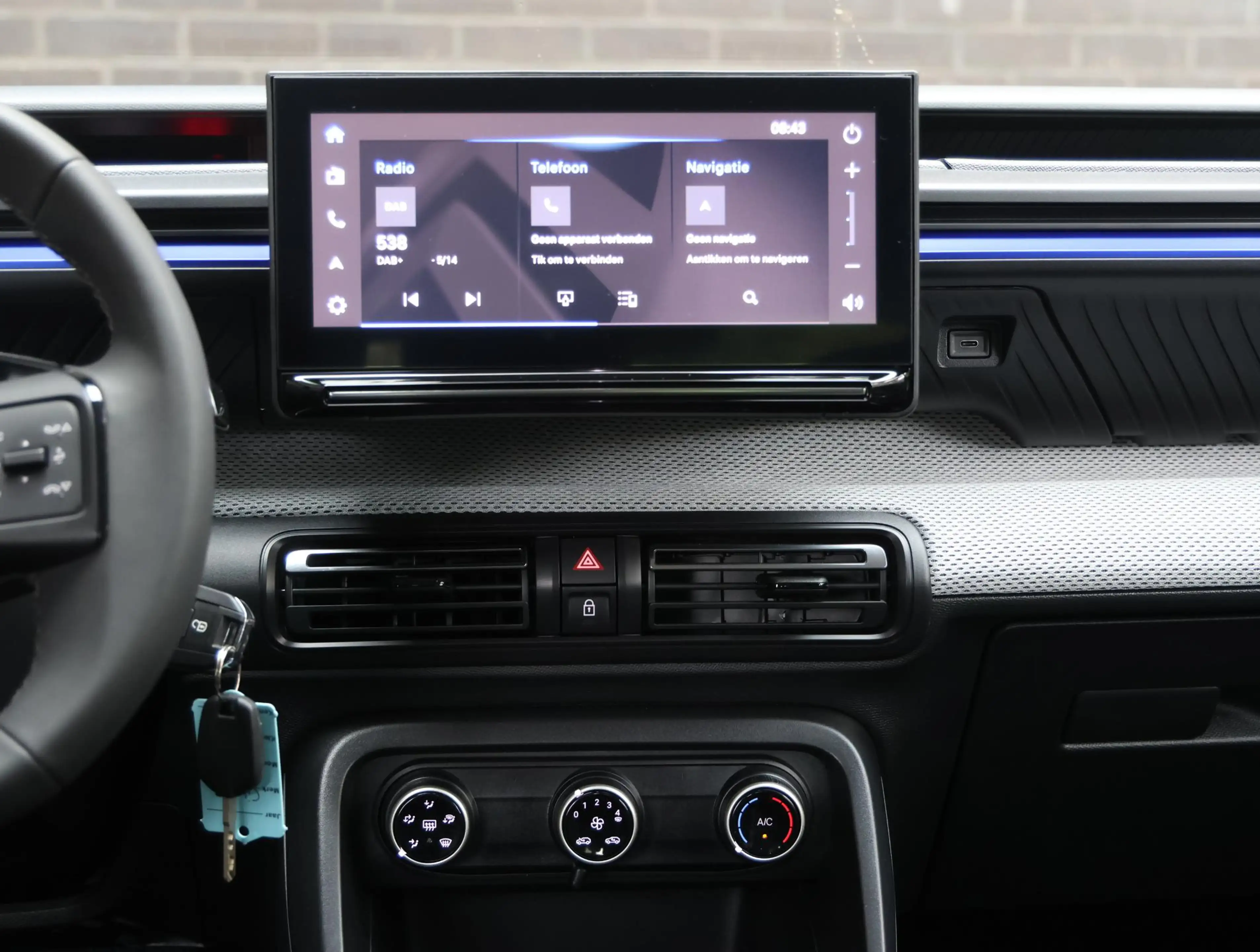 Citroen E-C3 Plus 113pk 44kWh | Draadloze Telefoonlader | Navig — photo 15
