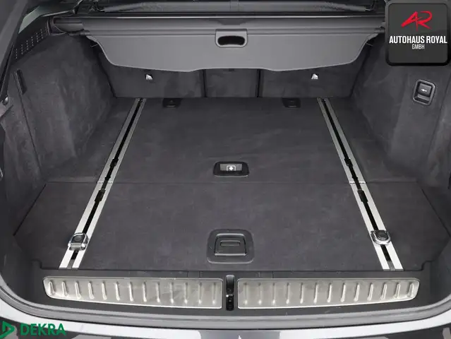 BMW 5 Series view 13