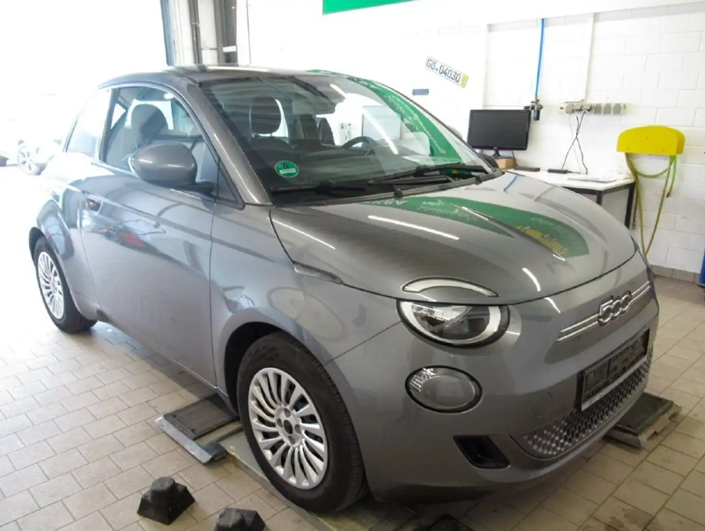 Fiat 500e 320 Km Reichweite Navi - Klimaautomatik Grau - 1