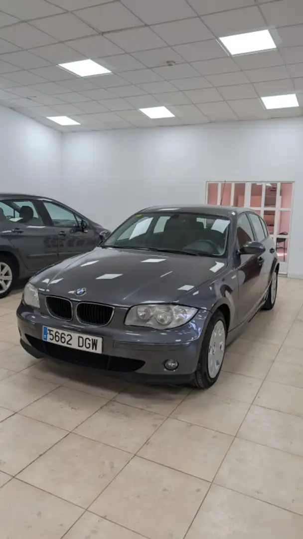 BMW 118 118d Noir - 1