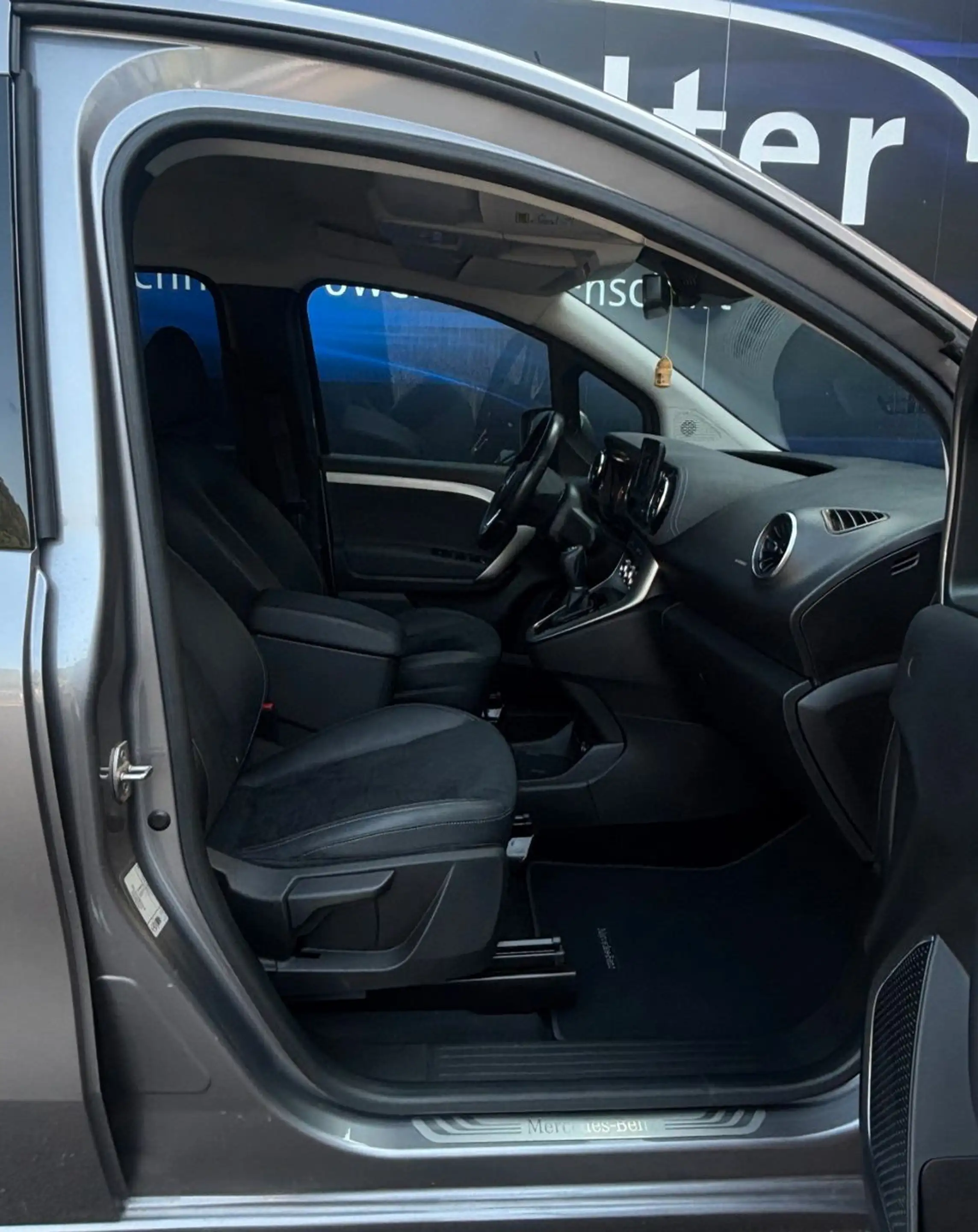 Mercedes-Benz T-Class T 180 d Edition — photo 15