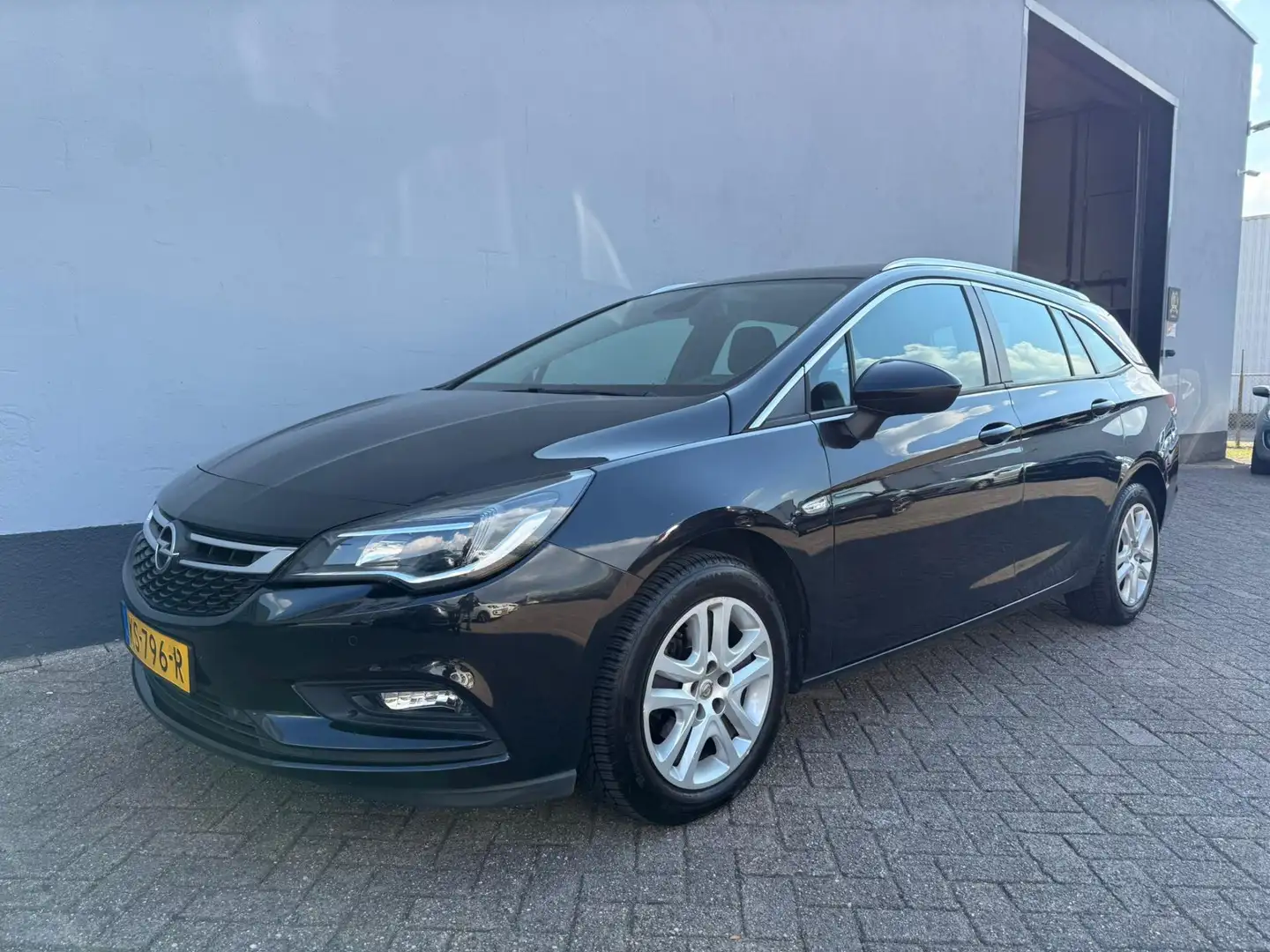 Opel Astra Sports Tourer 1.0 Business+ - Carplay Schwarz - 1