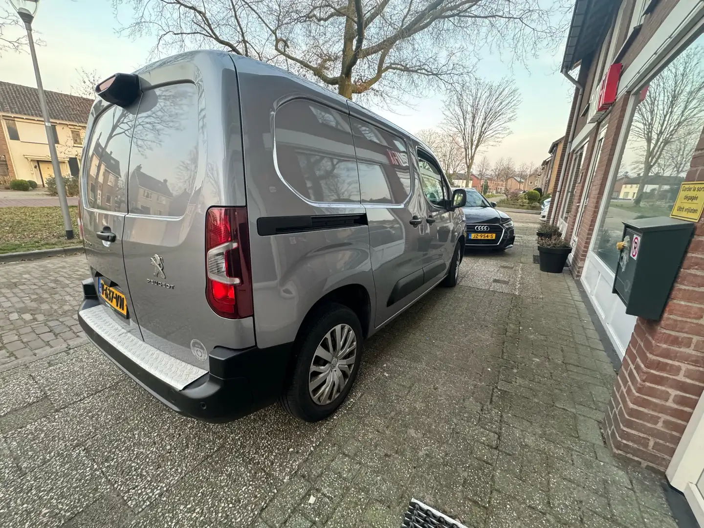 Peugeot Partner 1.6 BlueHDi 100 L1 EHZ Asphalt - 2