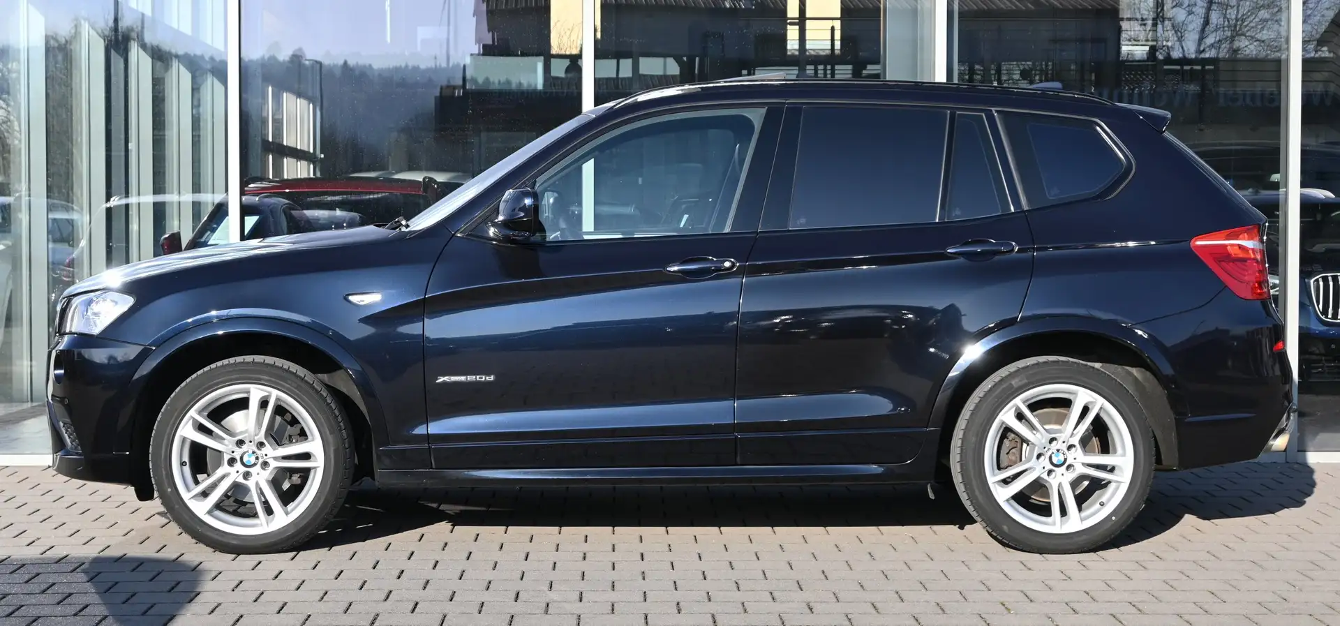 BMW X3 xDrive 20d M-Sport *AHK*PANO*HEAD-UP*KAMERA* Noir - 2