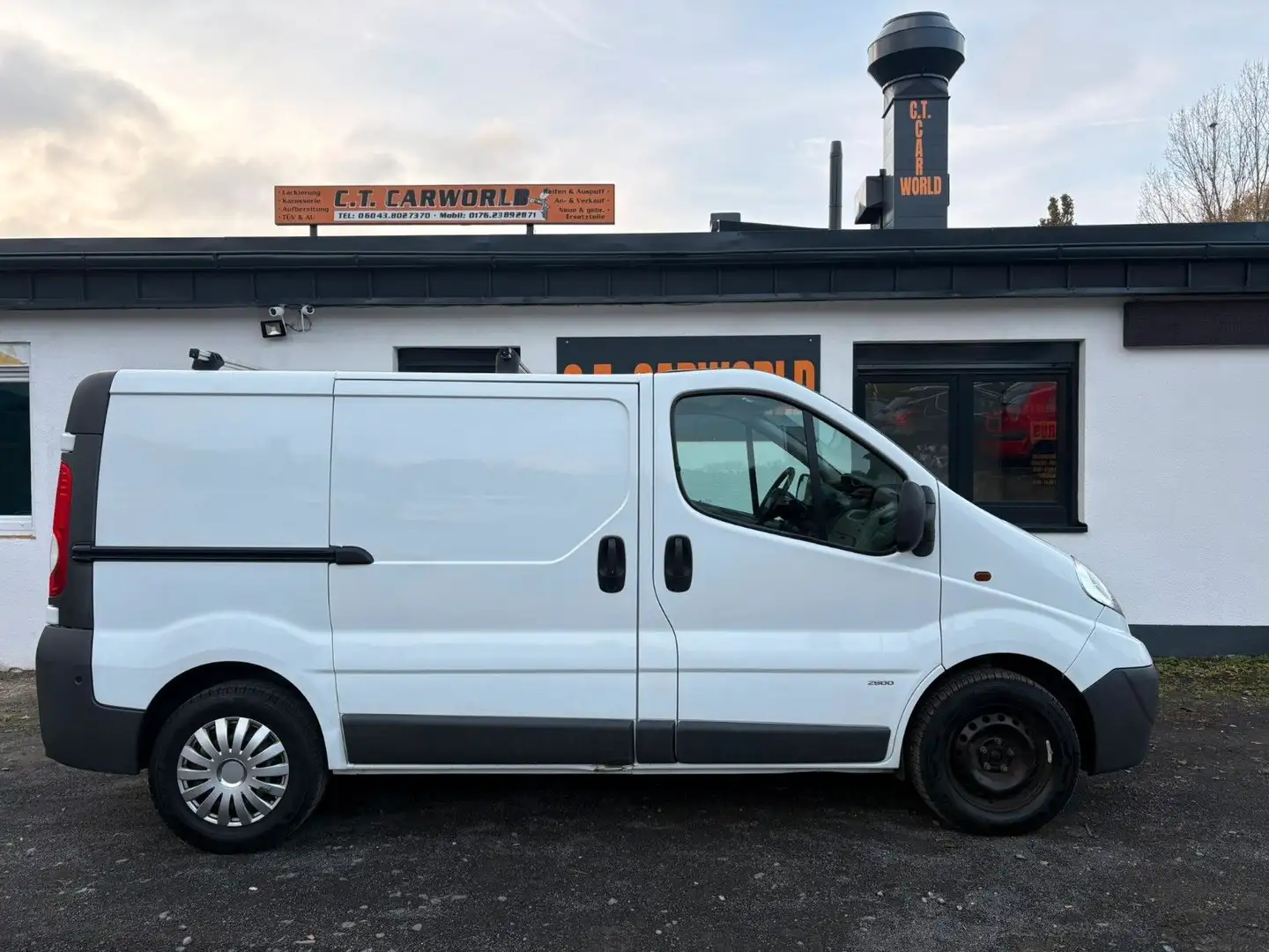 Opel Vivaro VIVARO KASTEN 1 HAND / TÜV NEU / AHK Weiß - 2