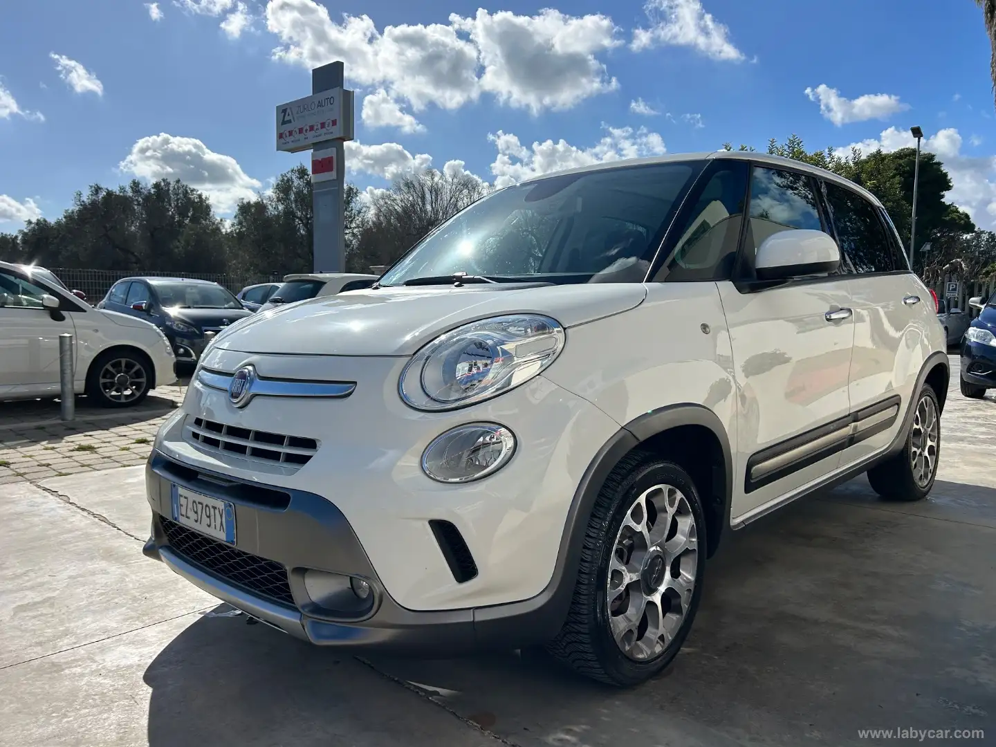 Fiat 500L 1.6 MJT 105 CV Trekking + TETTO PANORAMICO Bianco - 1