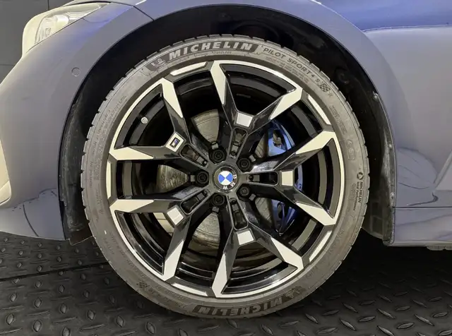BMW 3 Series view 6
