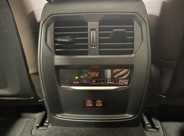 BMW 3 Series view 12