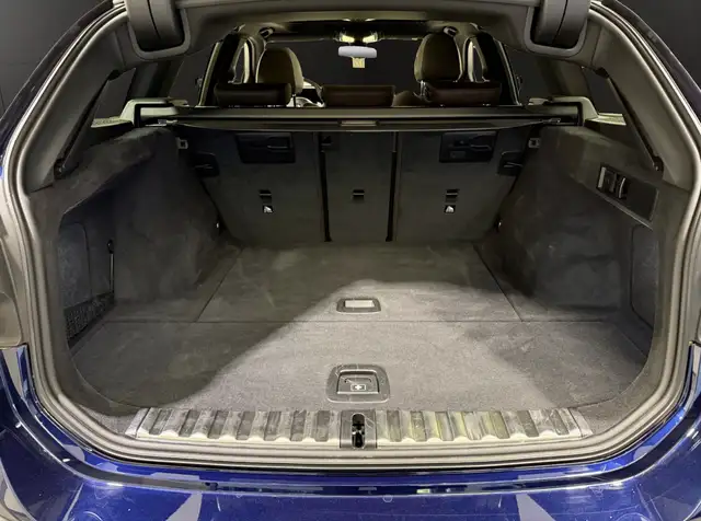 BMW 3 Series view 10