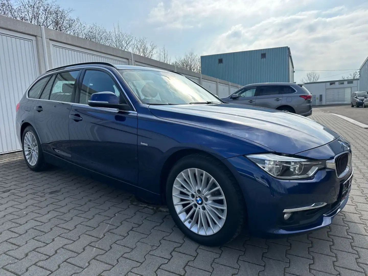 BMW 320 d Luxury Line *Automatik*2.Hand*Leder*Navi* Modrá - 1