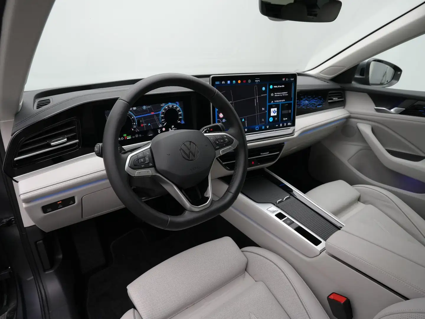 Volkswagen Passat Variant 1.5 eHybrid 272 pk Elegance Business | Trekhaak | Grigio - 2