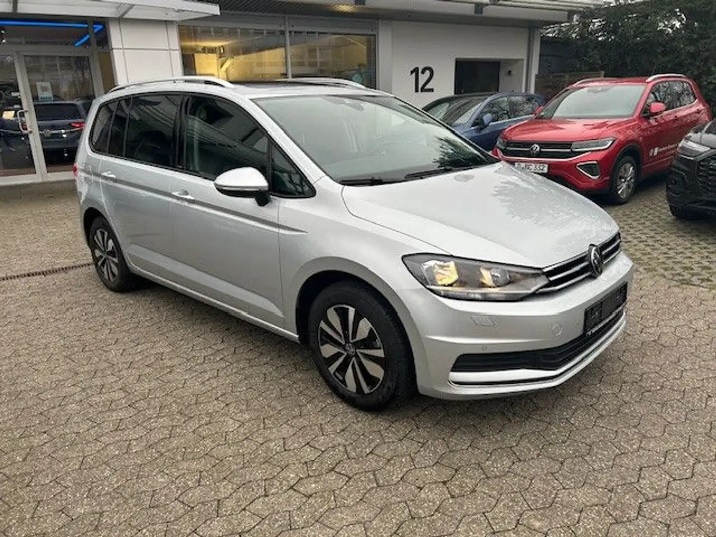 Volkswagen Touran Move AHK, 7-Sitzer, PANORAMA Argento - 2