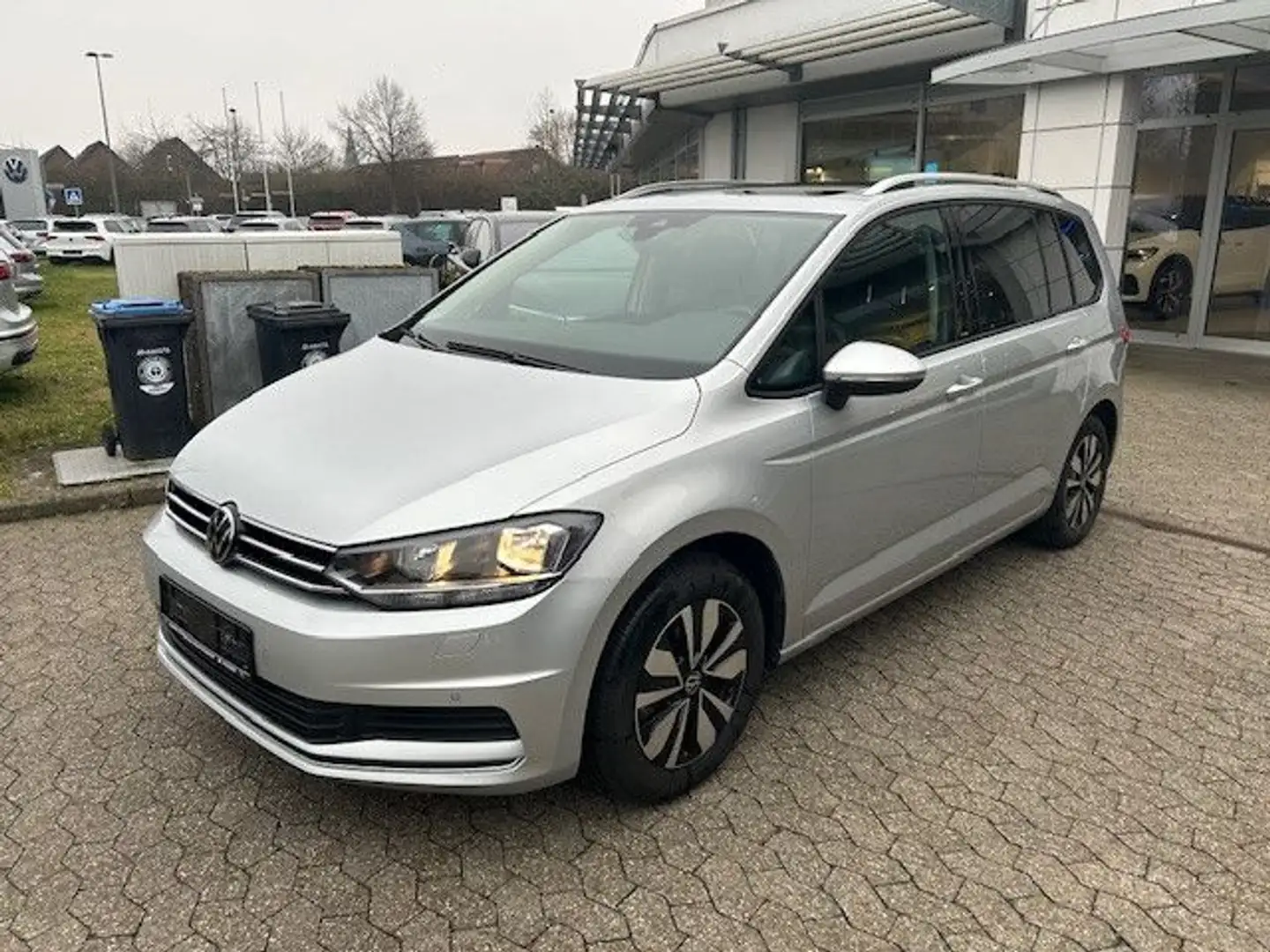 Volkswagen Touran Move AHK, 7-Sitzer, PANORAMA Argento - 1