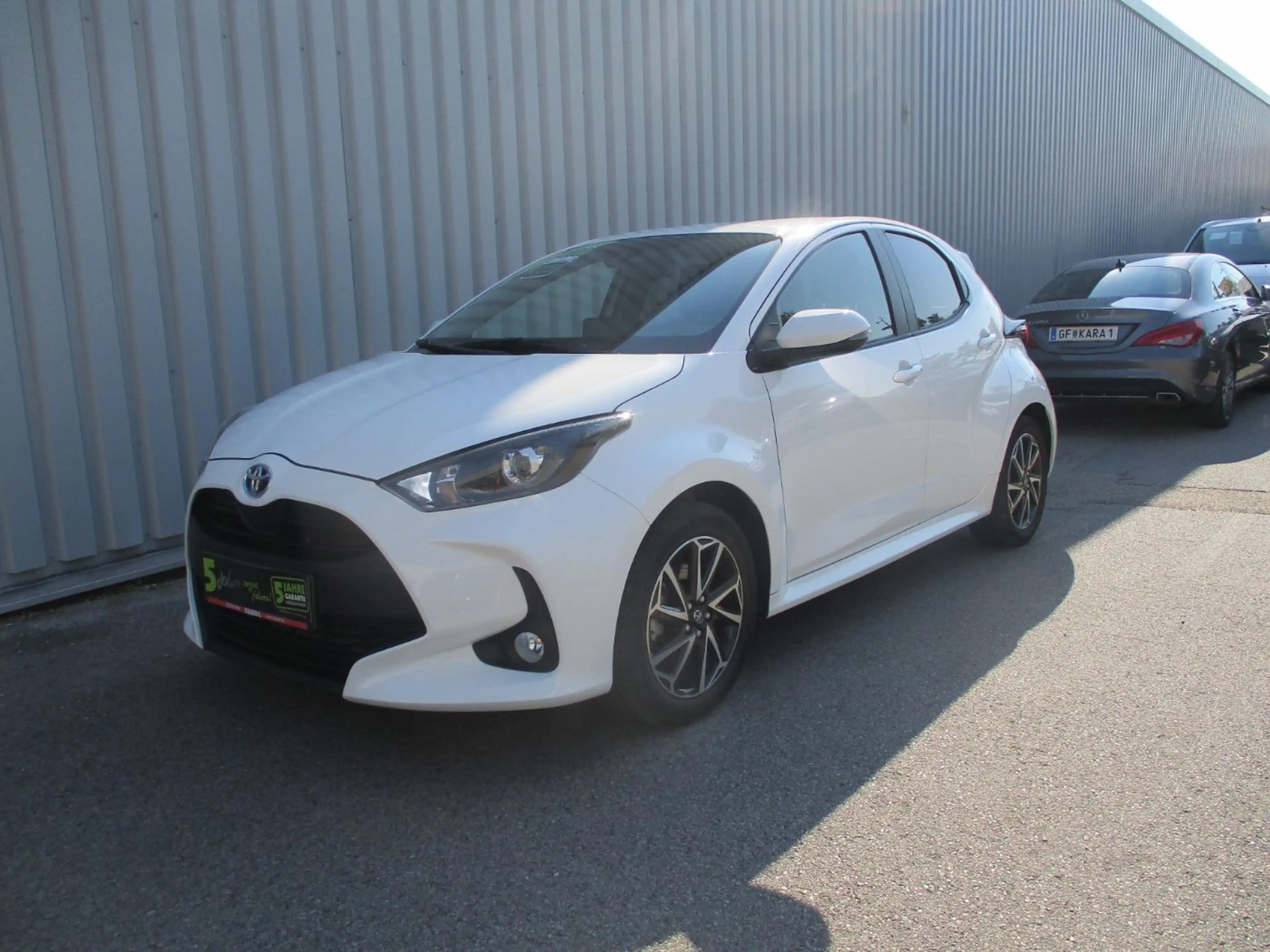 Toyota Yaris 1.5 Active Drive Hybrid ACC+LED+Navi+SHZ — photo 2