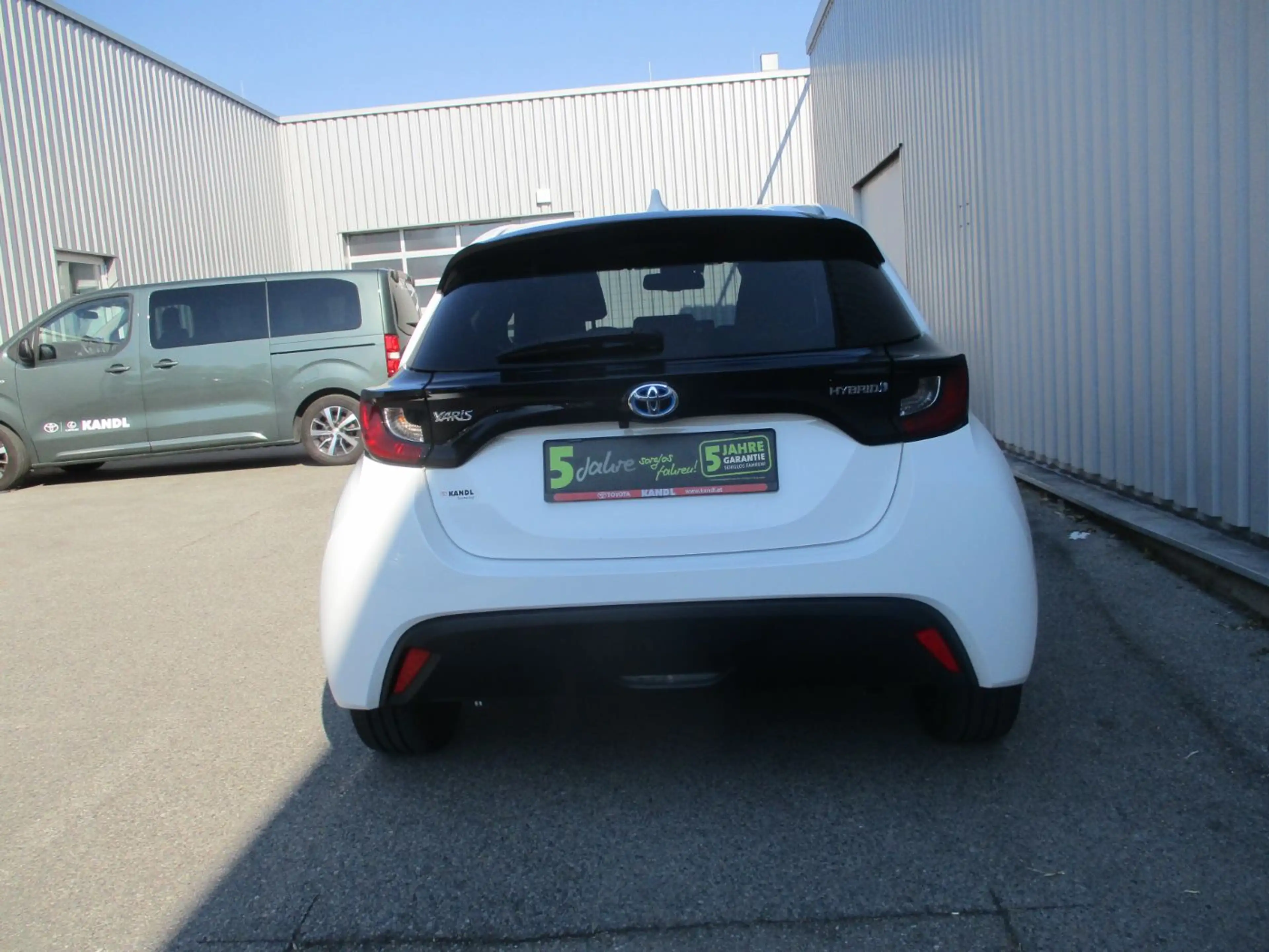 Toyota Yaris 1.5 Active Drive Hybrid ACC+LED+Navi+SHZ — photo 6