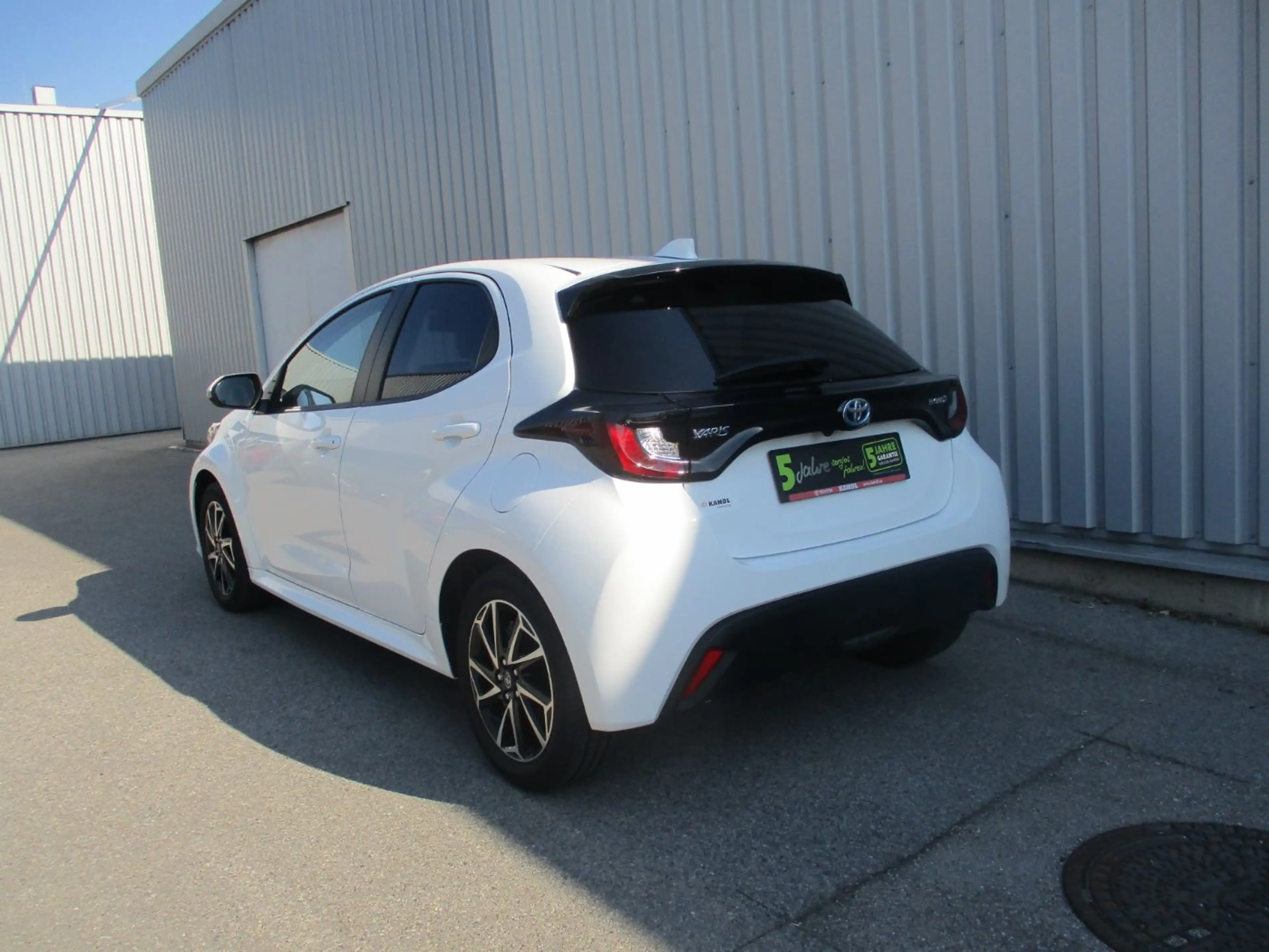 Toyota Yaris 1.5 Active Drive Hybrid ACC+LED+Navi+SHZ — photo 5