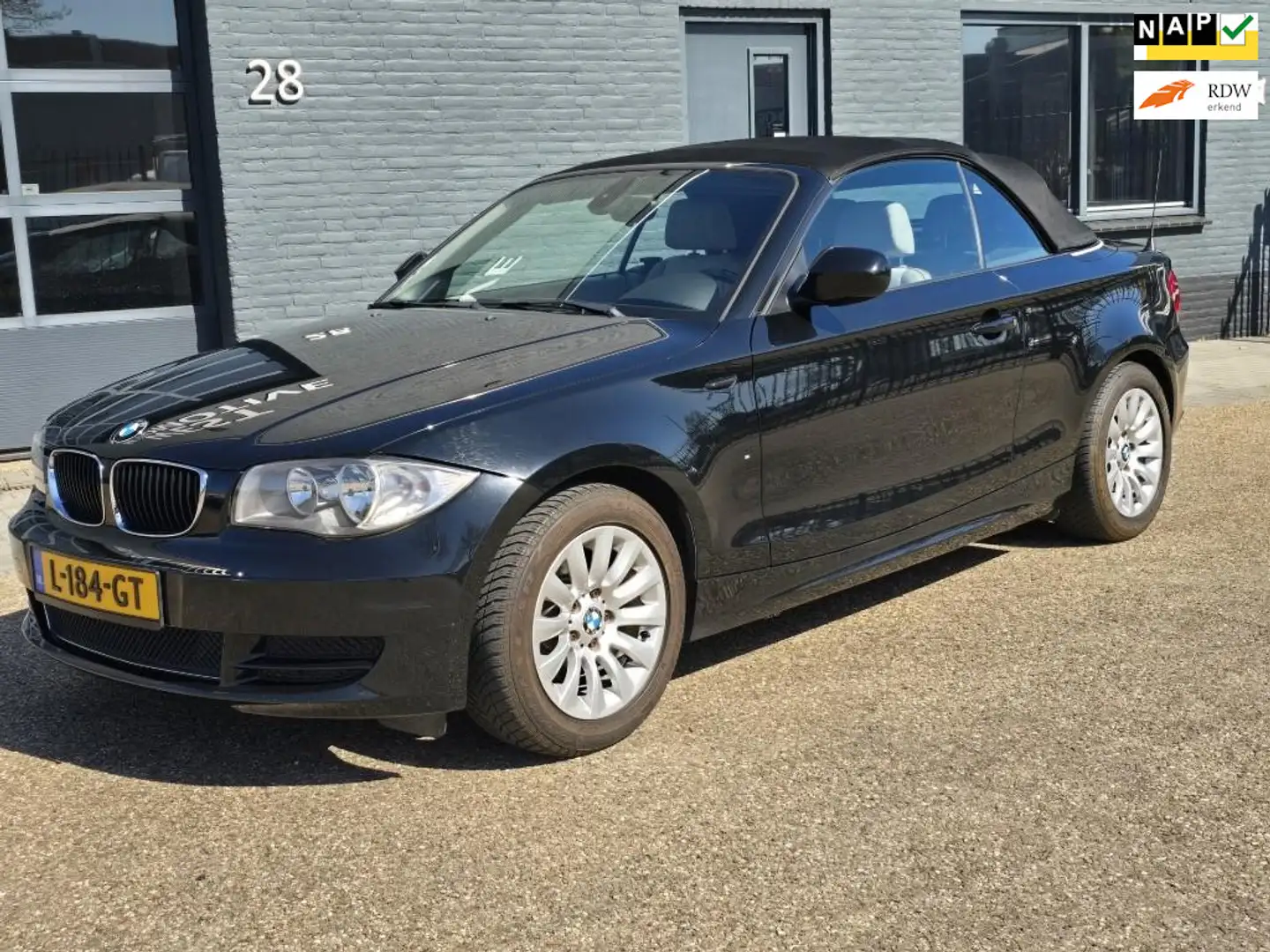 BMW 118 1-serie Cabrio 118i executive Zwart - 1