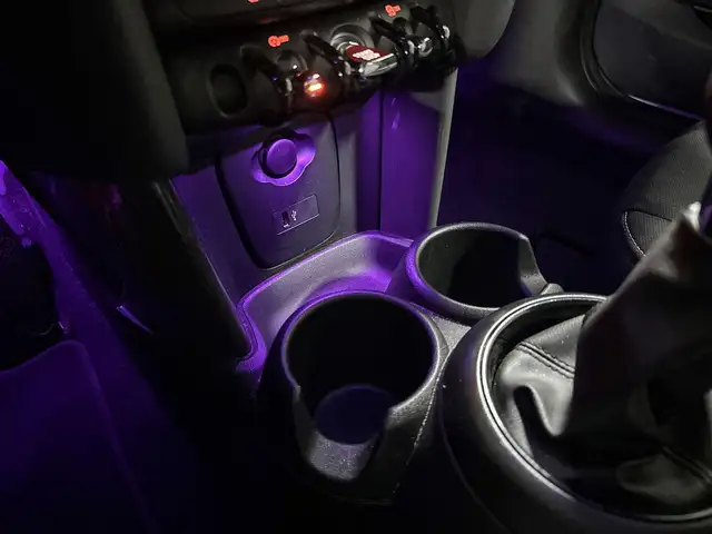 Mini Hatch view 15