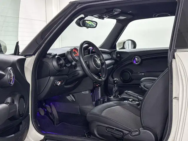 Mini Hatch view 8