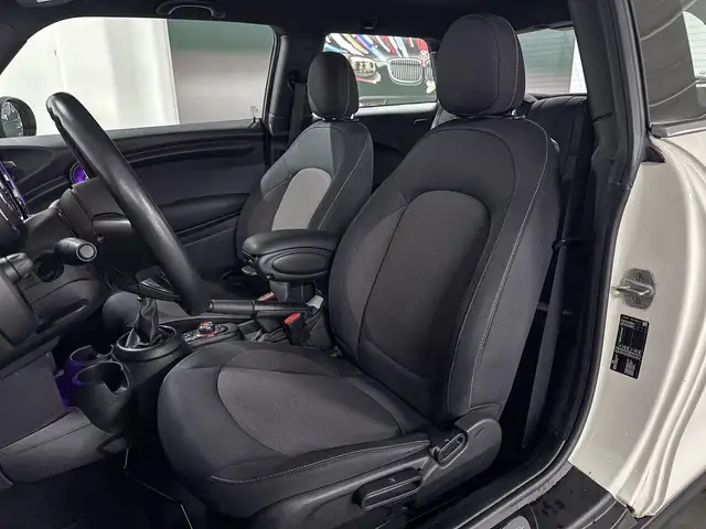 Mini Hatch view 9