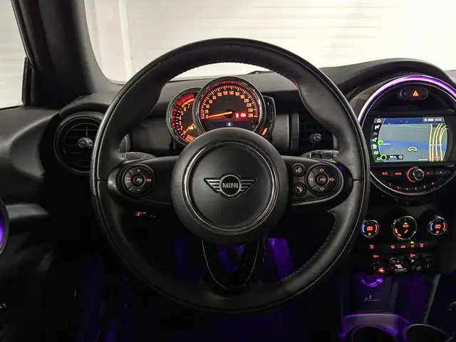 Mini Hatch view 11