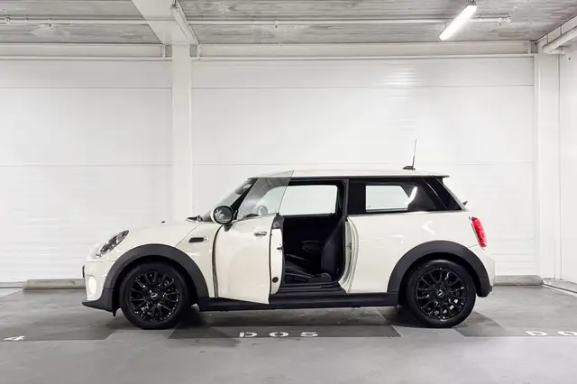 Mini Hatch view 3