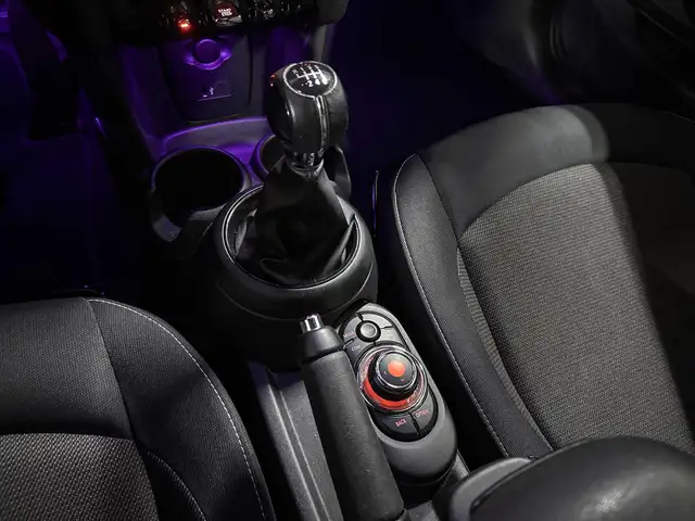 Mini Hatch view 13