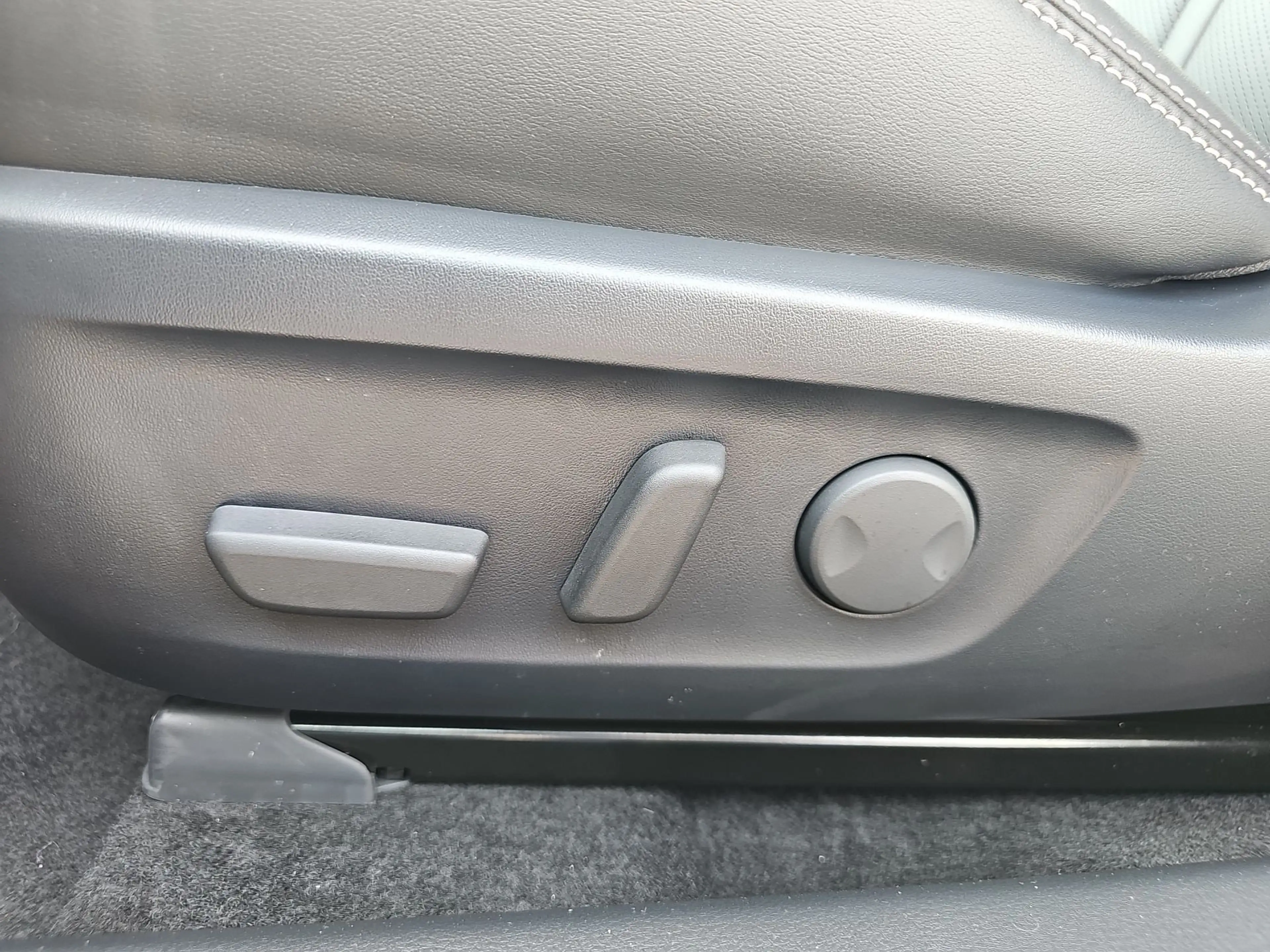 Mazda 6 e EV W Takumi LED Navi PDC Pano Schiebed. LM — photo 7