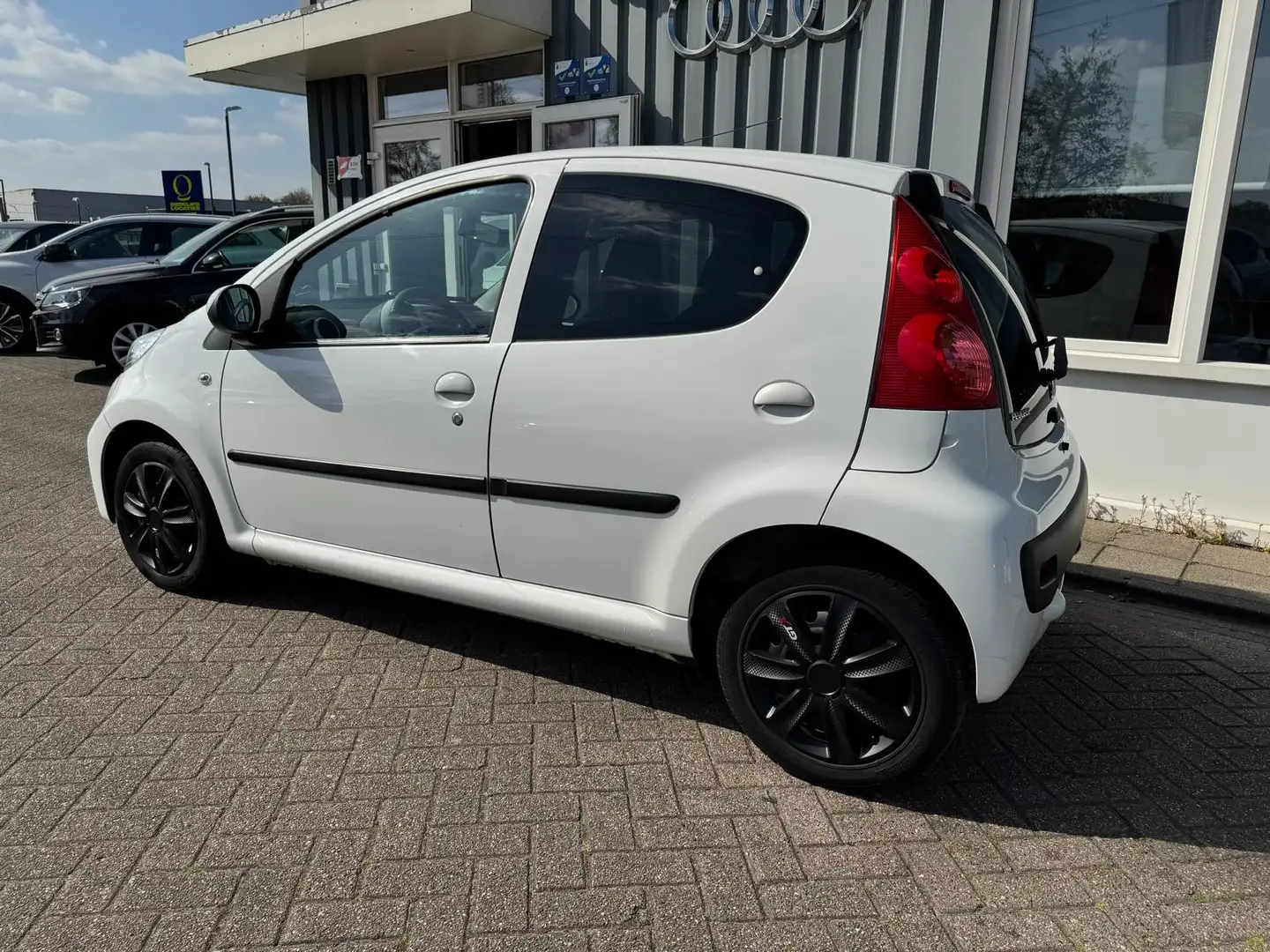 Peugeot 107 1.0-12V Millesim 200 Wit - 2