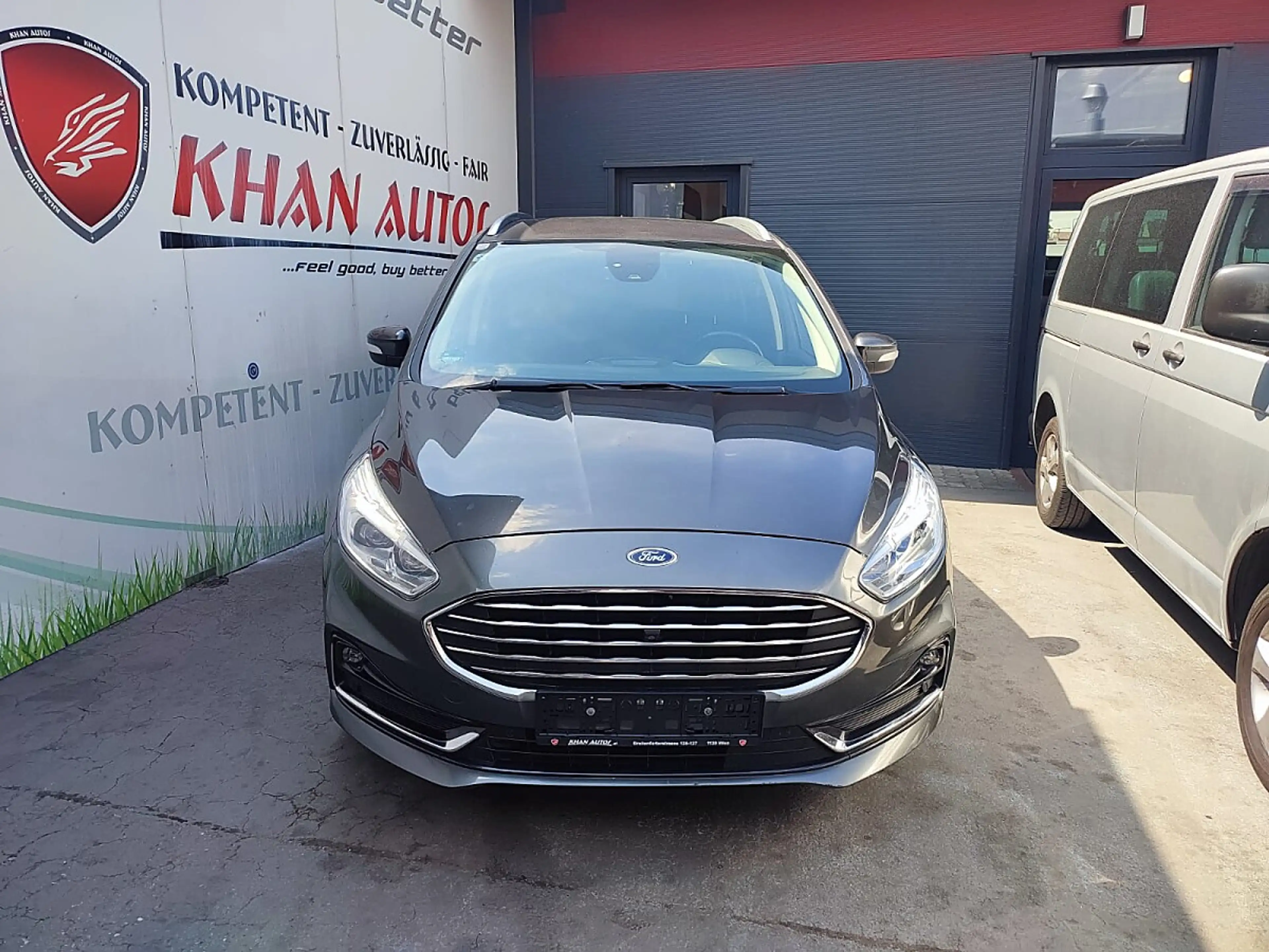 Ford Galaxy 2,0 EcoBlue SCR Titanium Aut. — photo 2